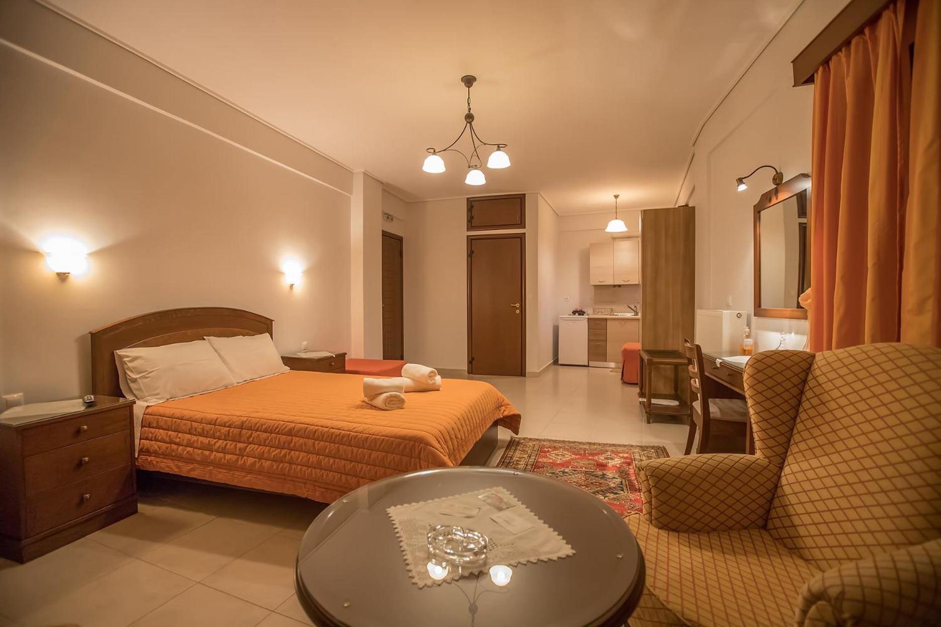 Double Room with Lake View - Photo 6