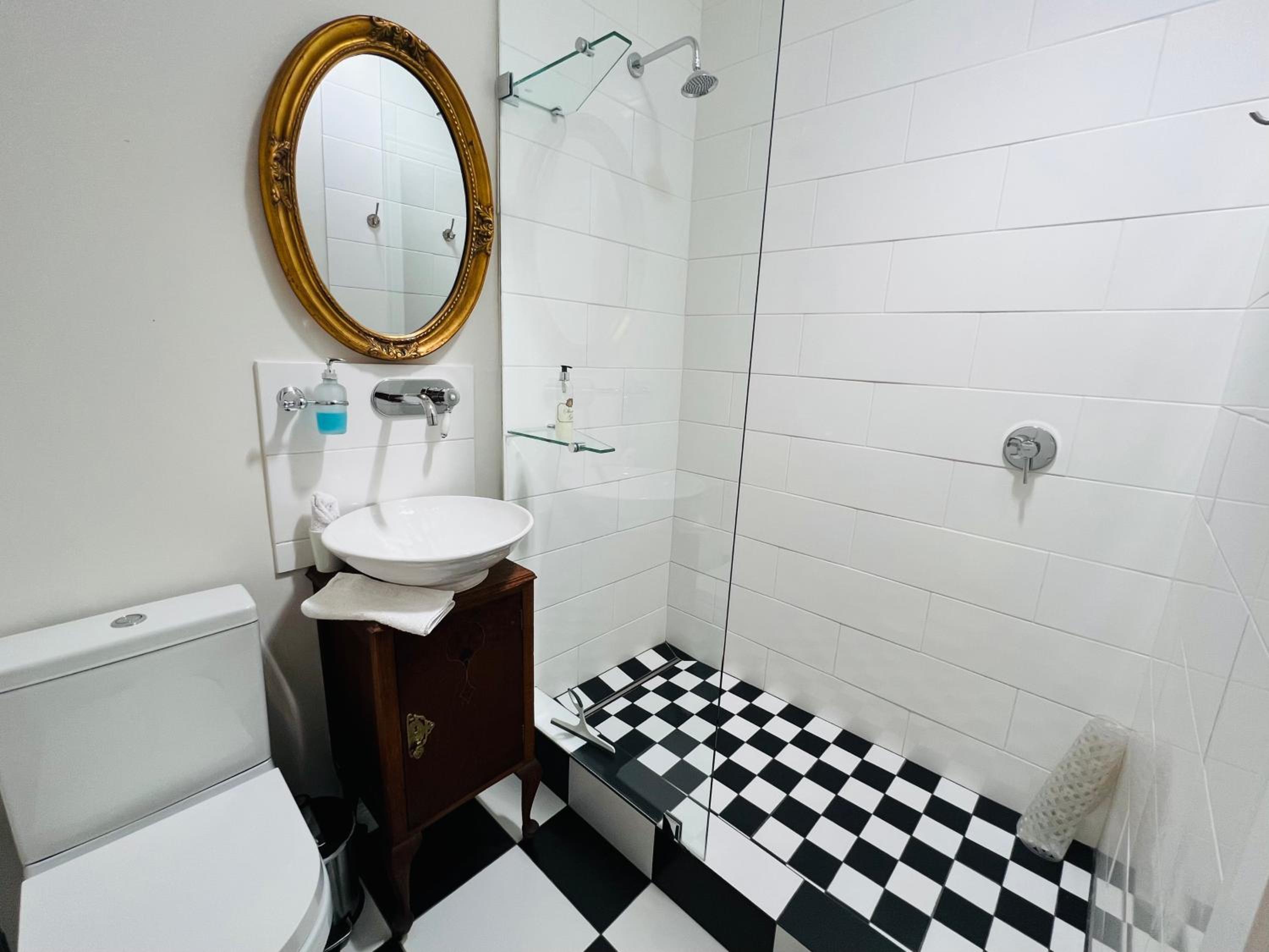 Deluxe King Room - Photo 6