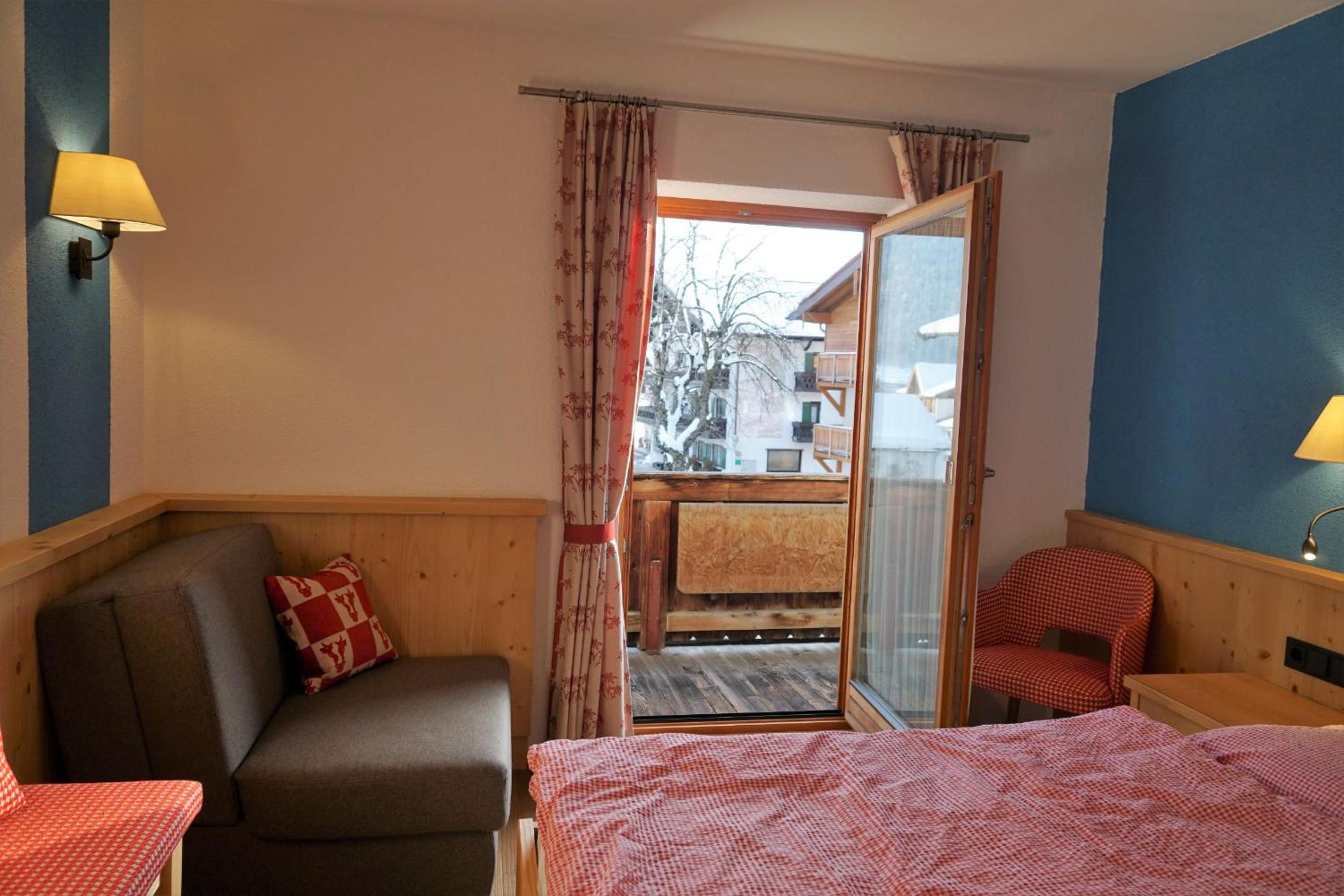 One-Bedroom Apartment with Balcony - Photo 50