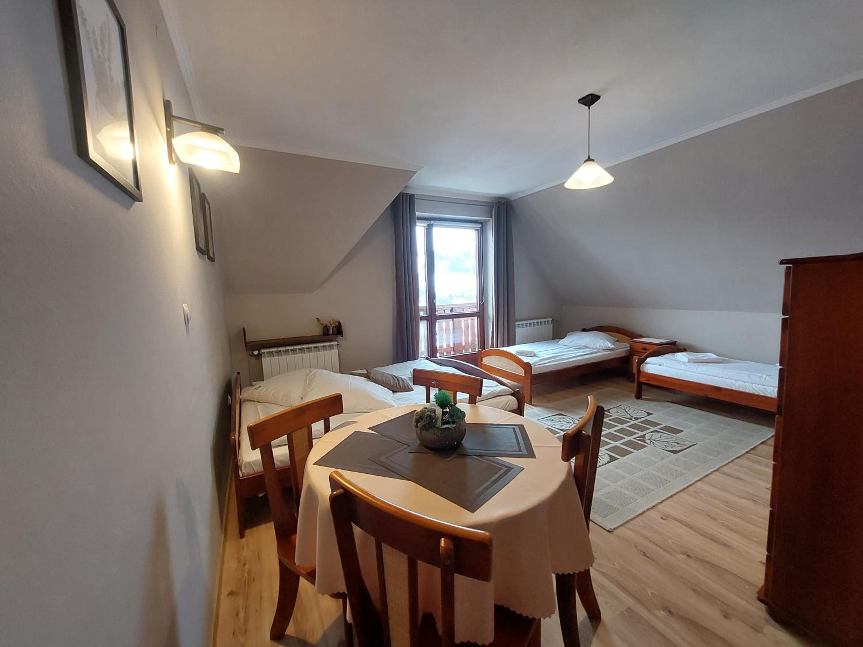 Quadruple Room with Private Bathroom photo 3