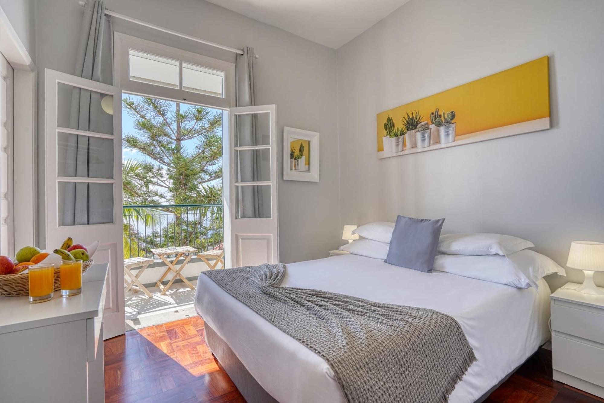 Double Room with Sea View - Photo 1