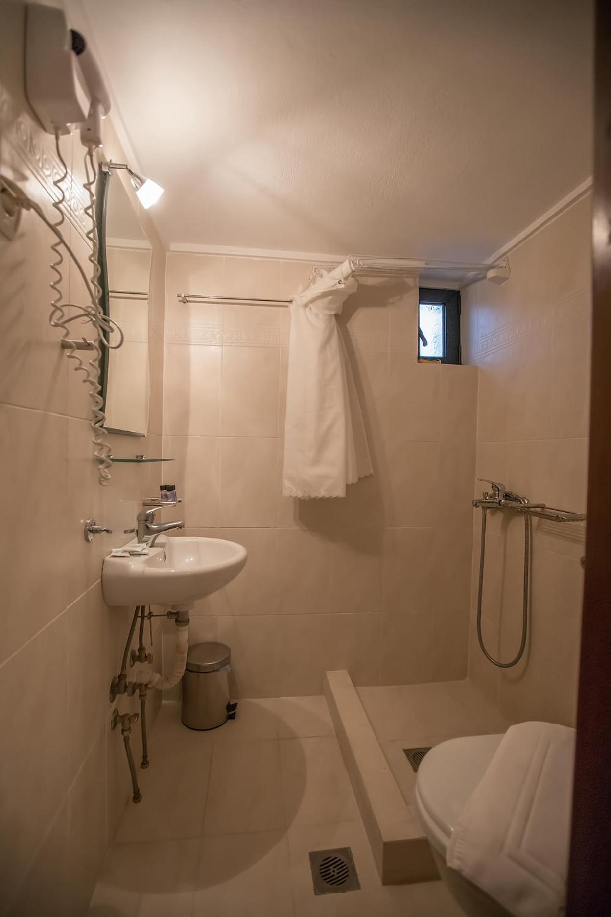Quadruple Room - Photo 6