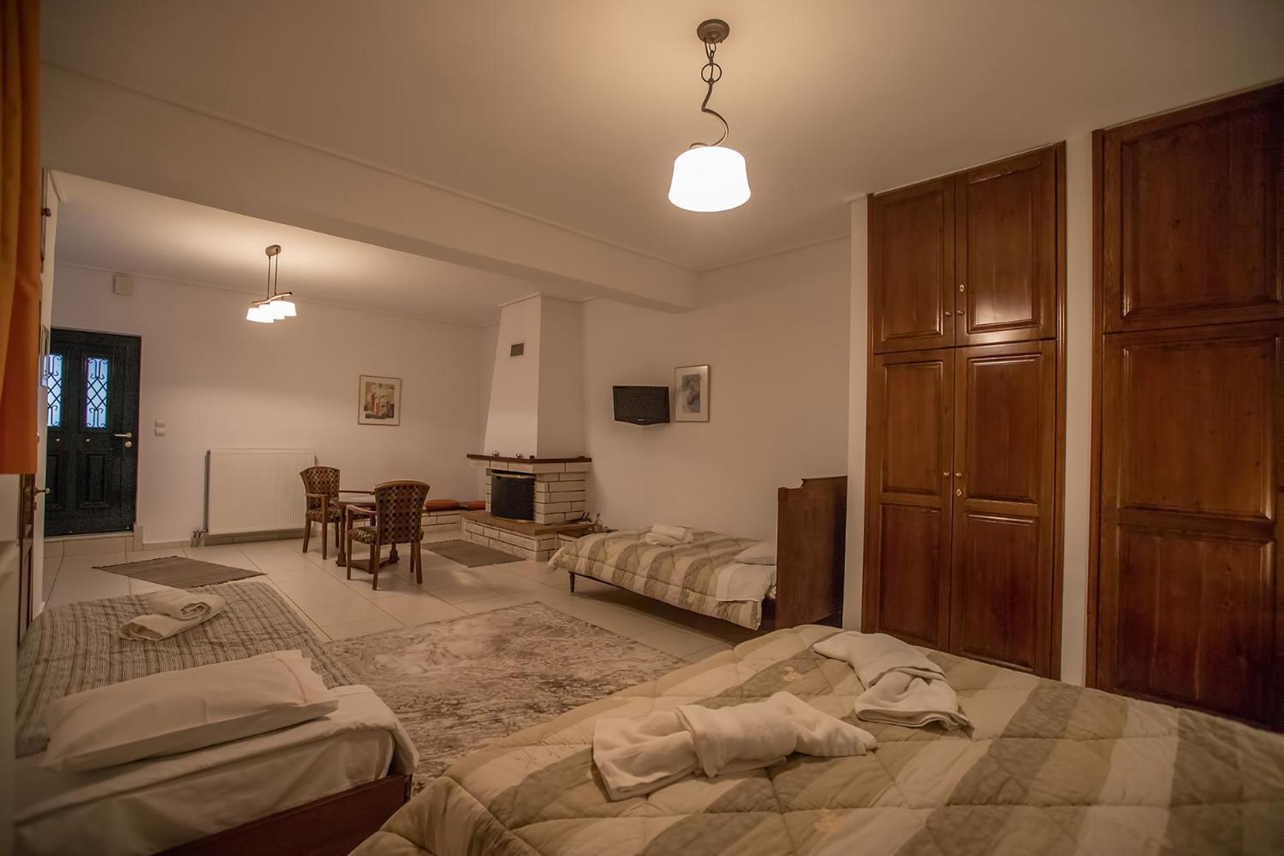 Quadruple Room - Photo 2