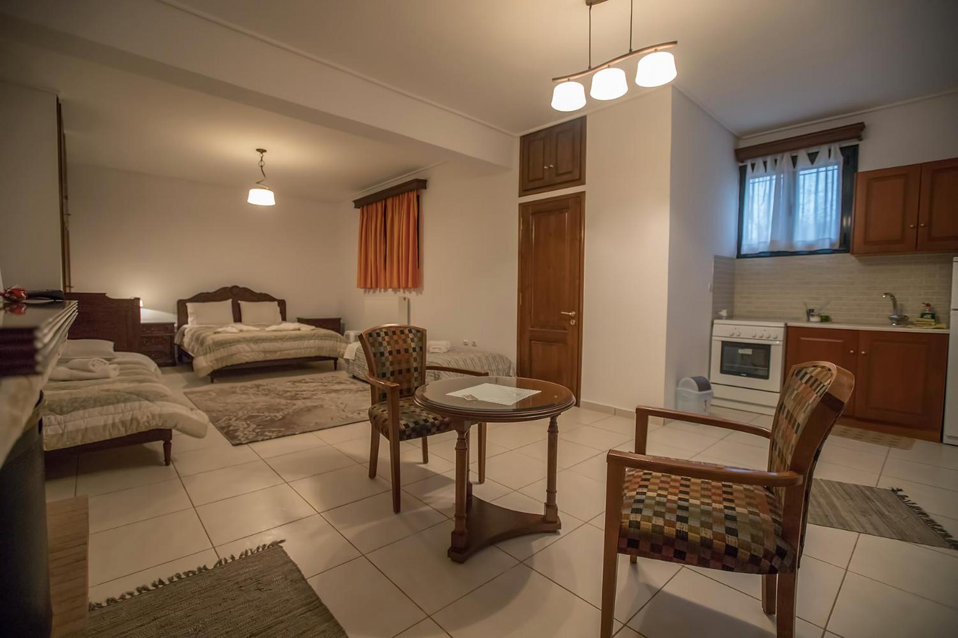 Quadruple Room - Photo 3