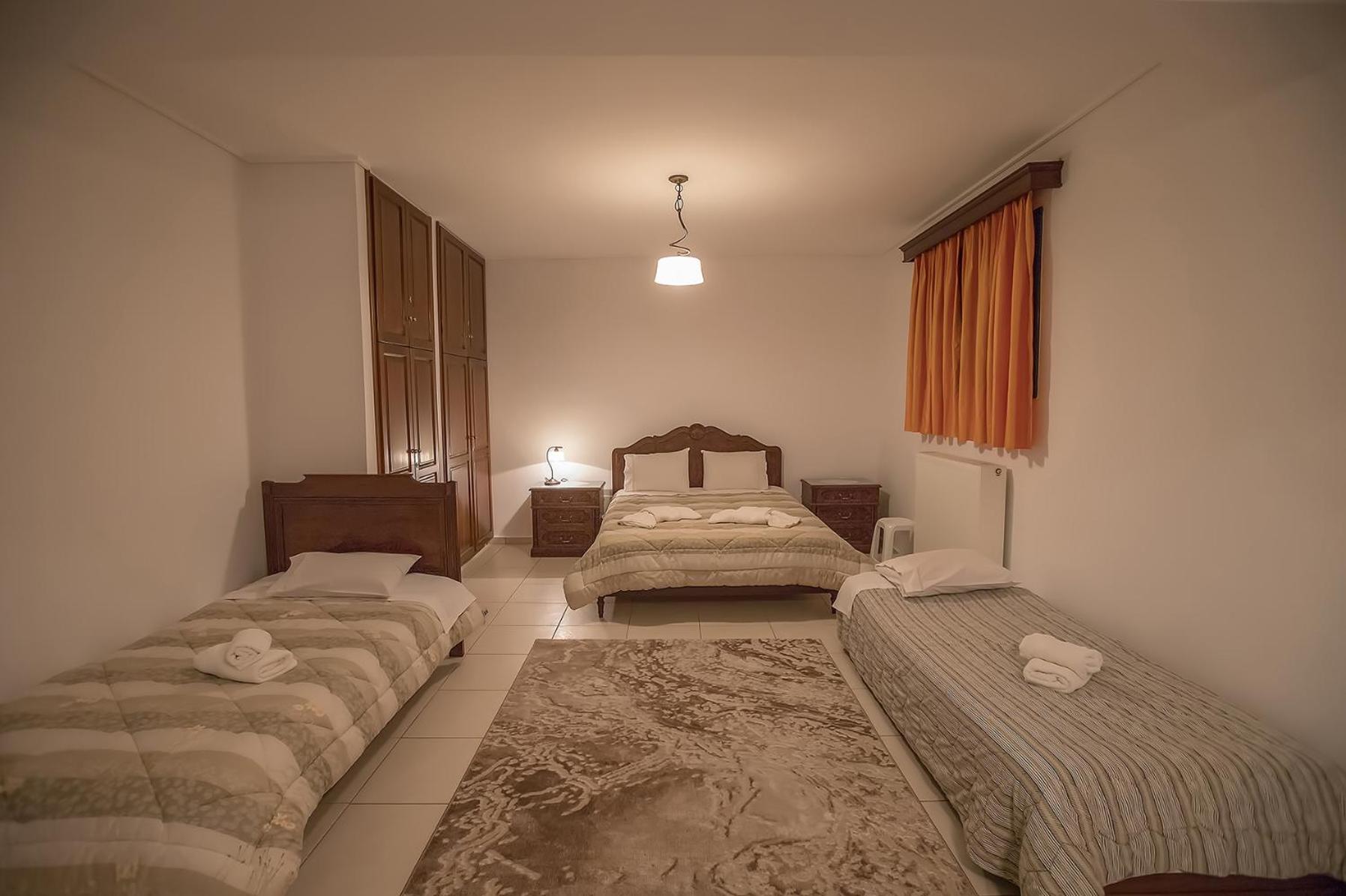 Quadruple Room - Photo 7