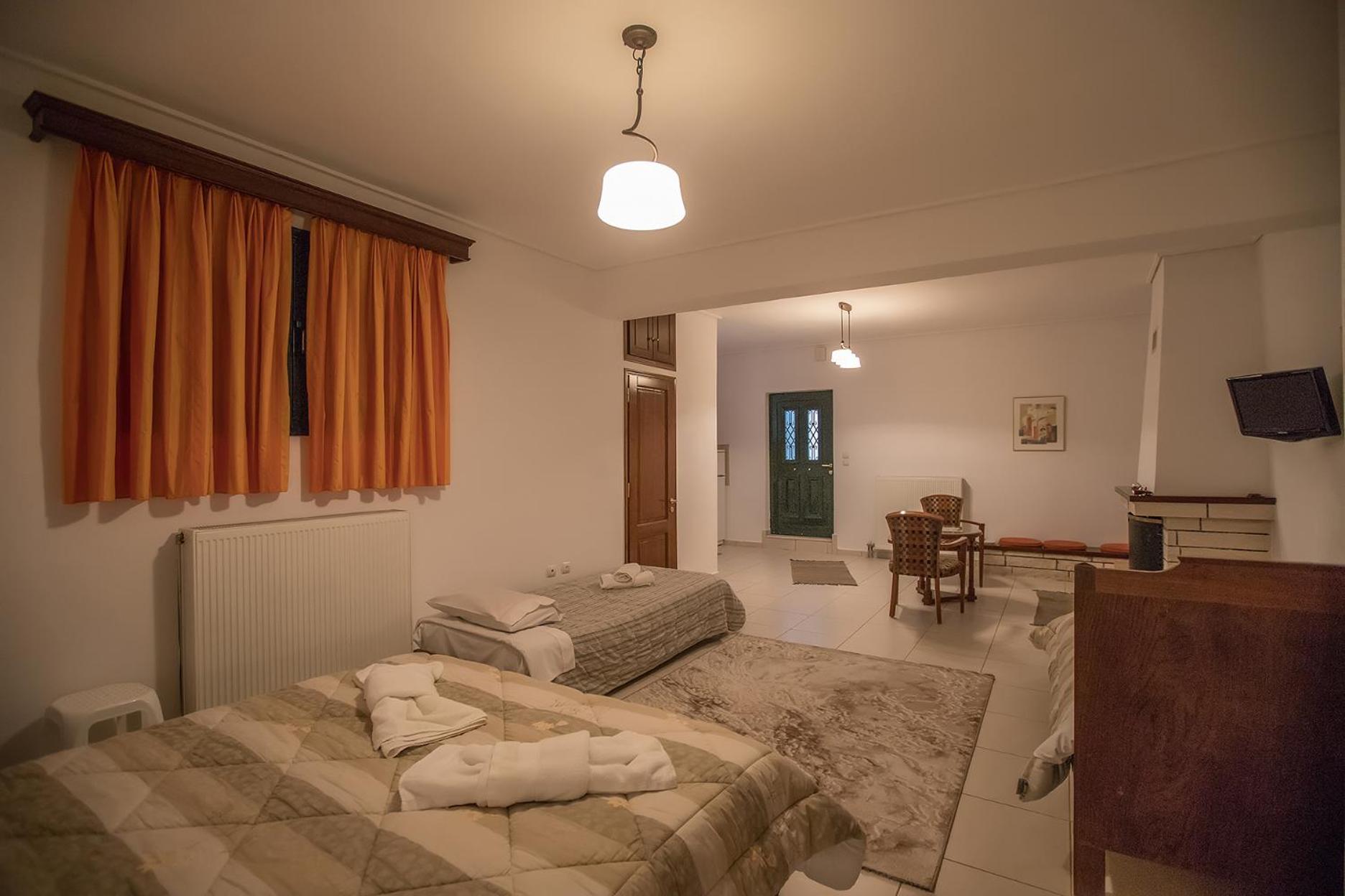 Quadruple Room - Photo 5