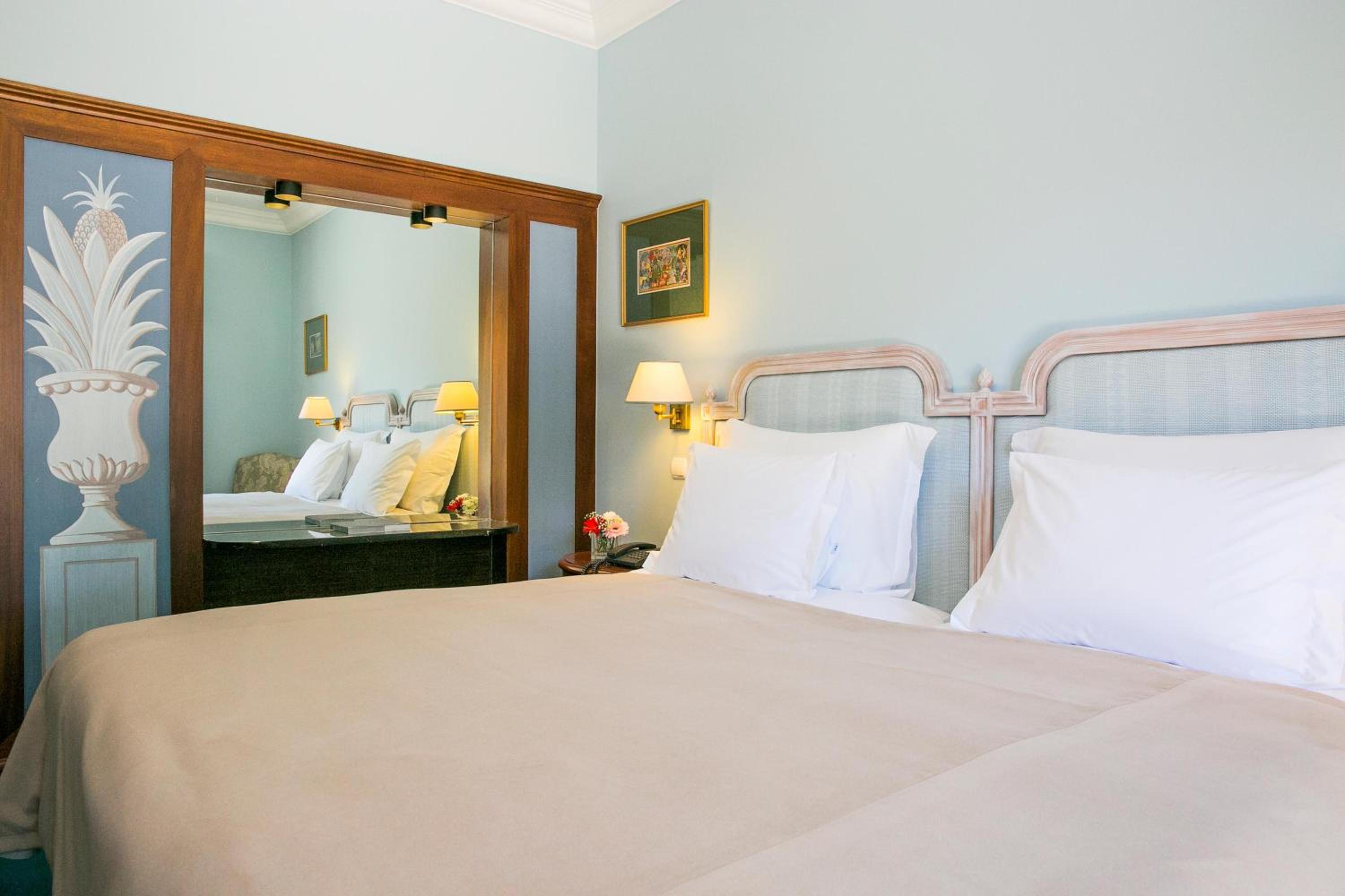 Premium Twin Room with Garden View - Photo 4