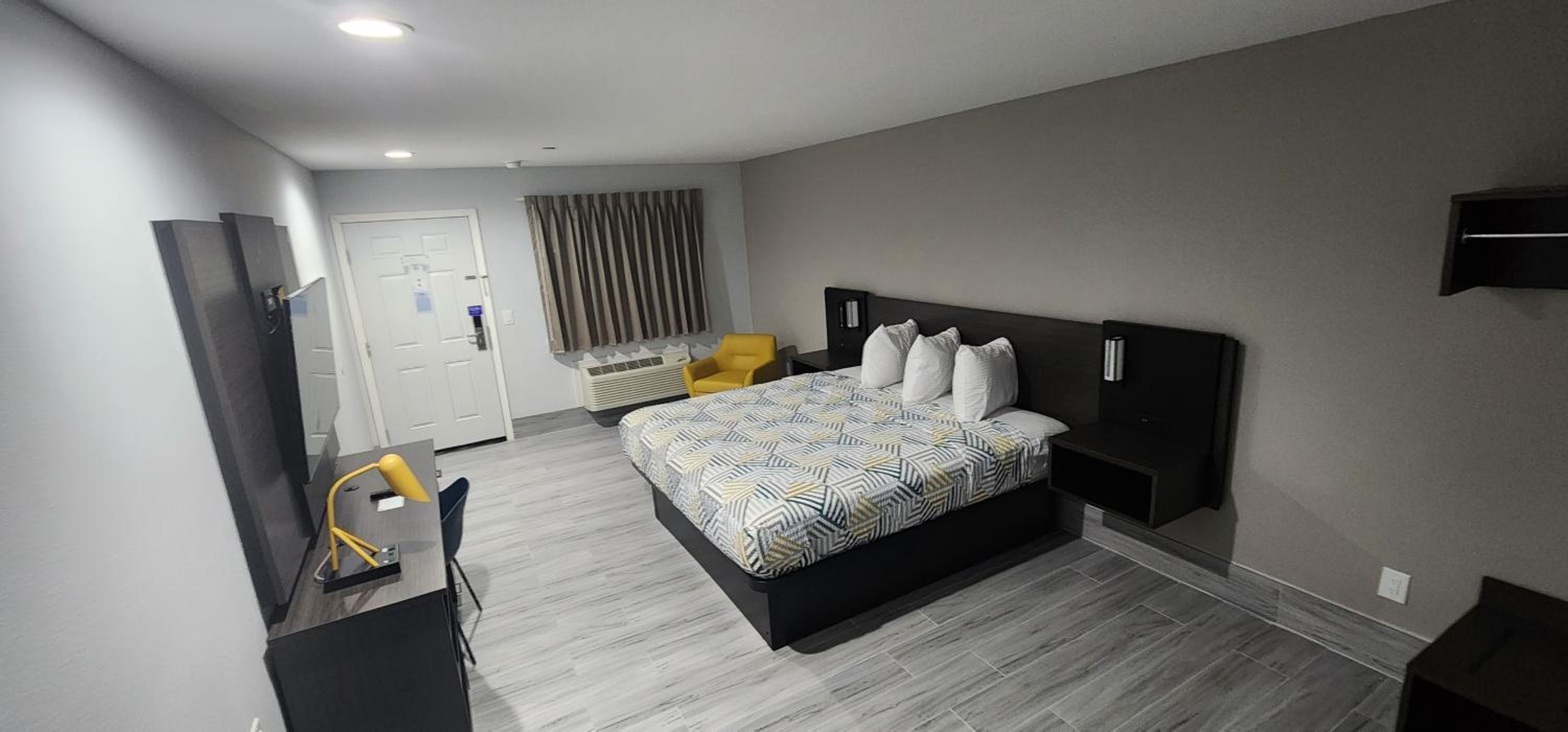 King Room - Non-Smoking - Photo 13