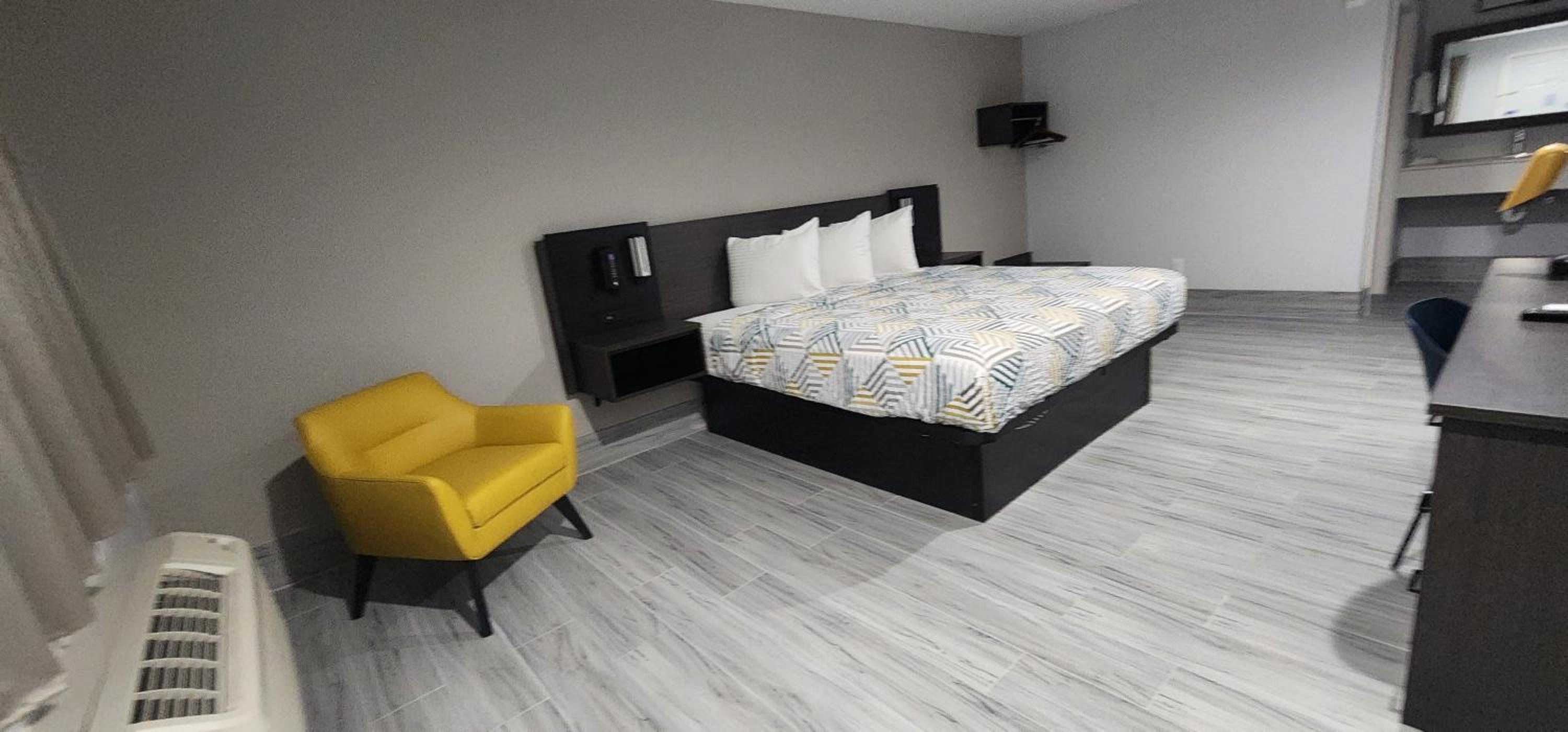 King Room - Non-Smoking - Photo 7