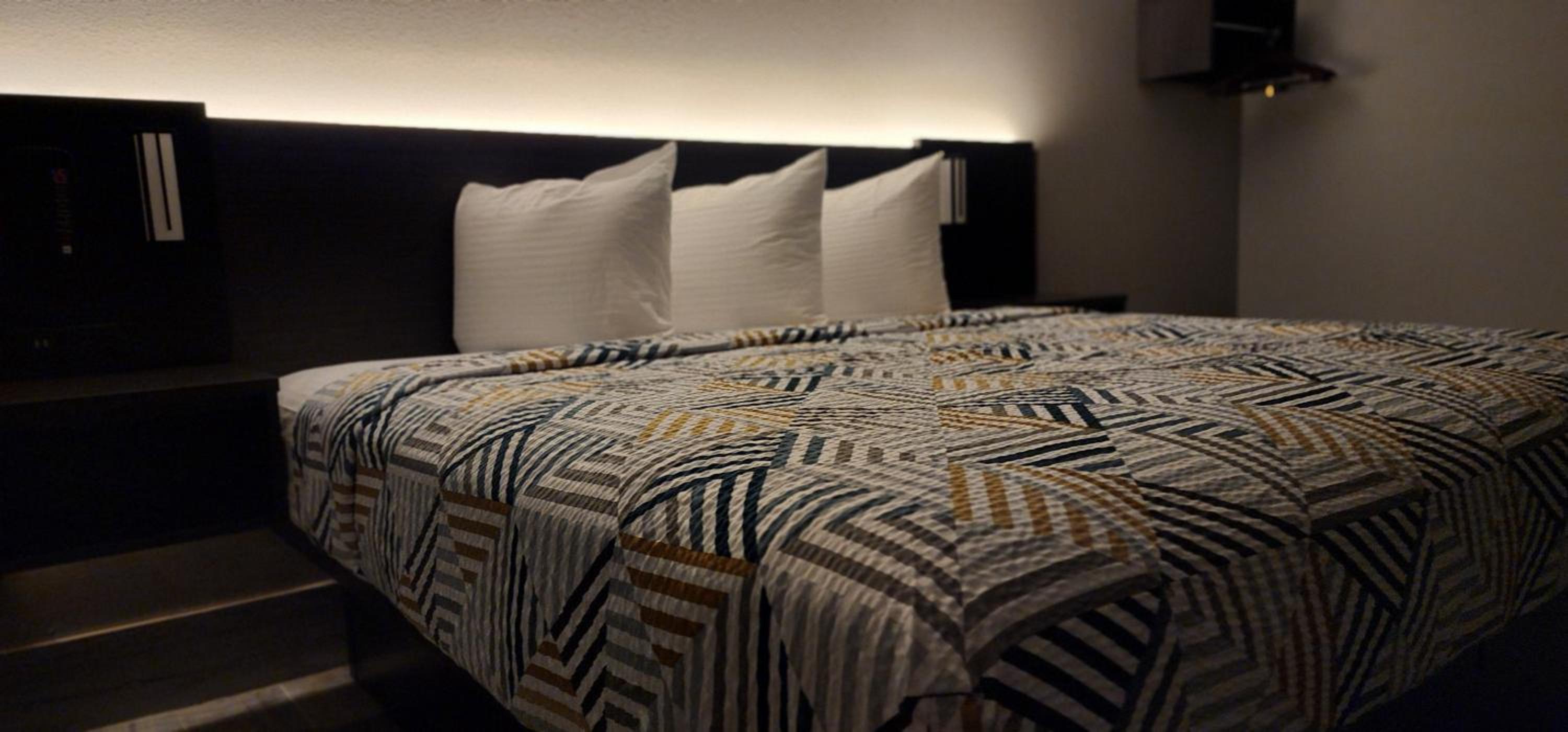King Room - Non-Smoking - Photo 15