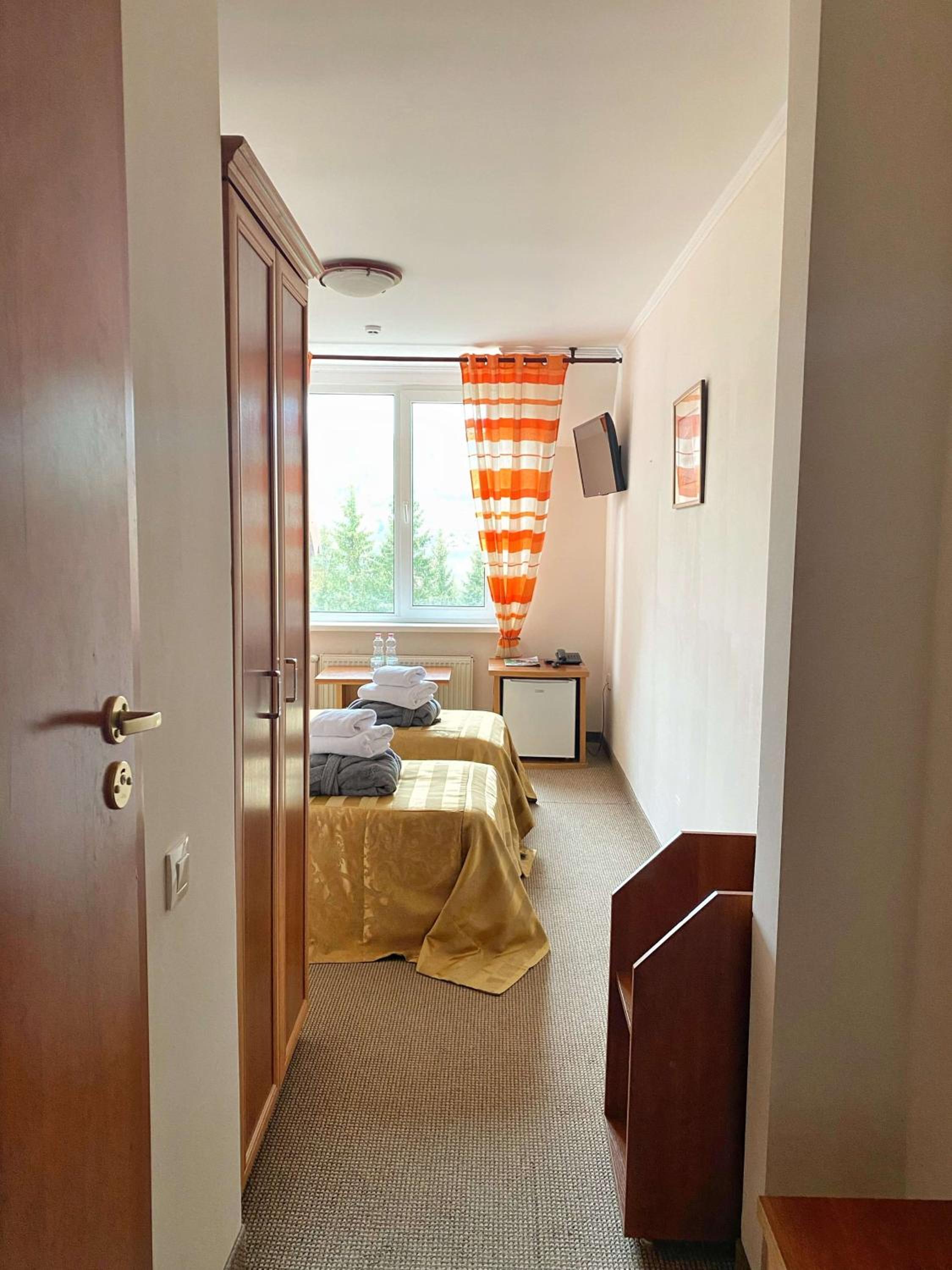 Standard Twin Room photo 2