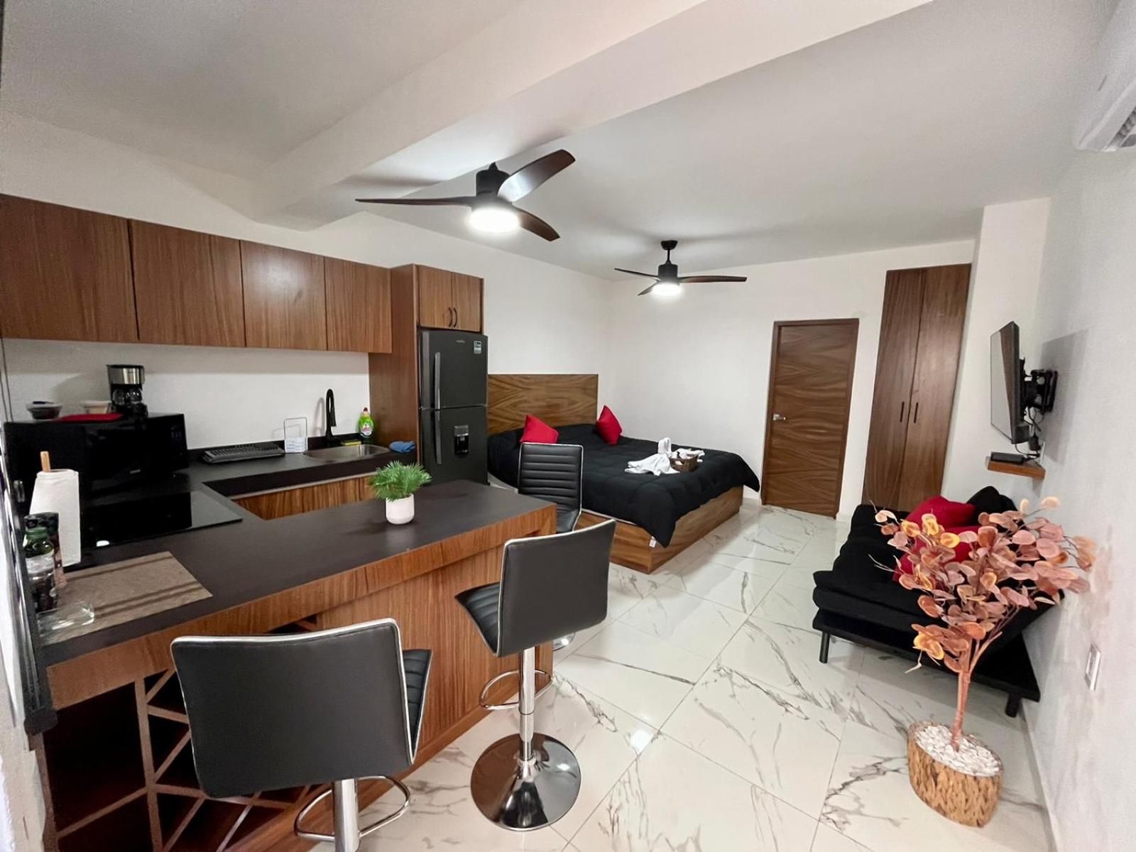 One-Bedroom Apartment photo 1
