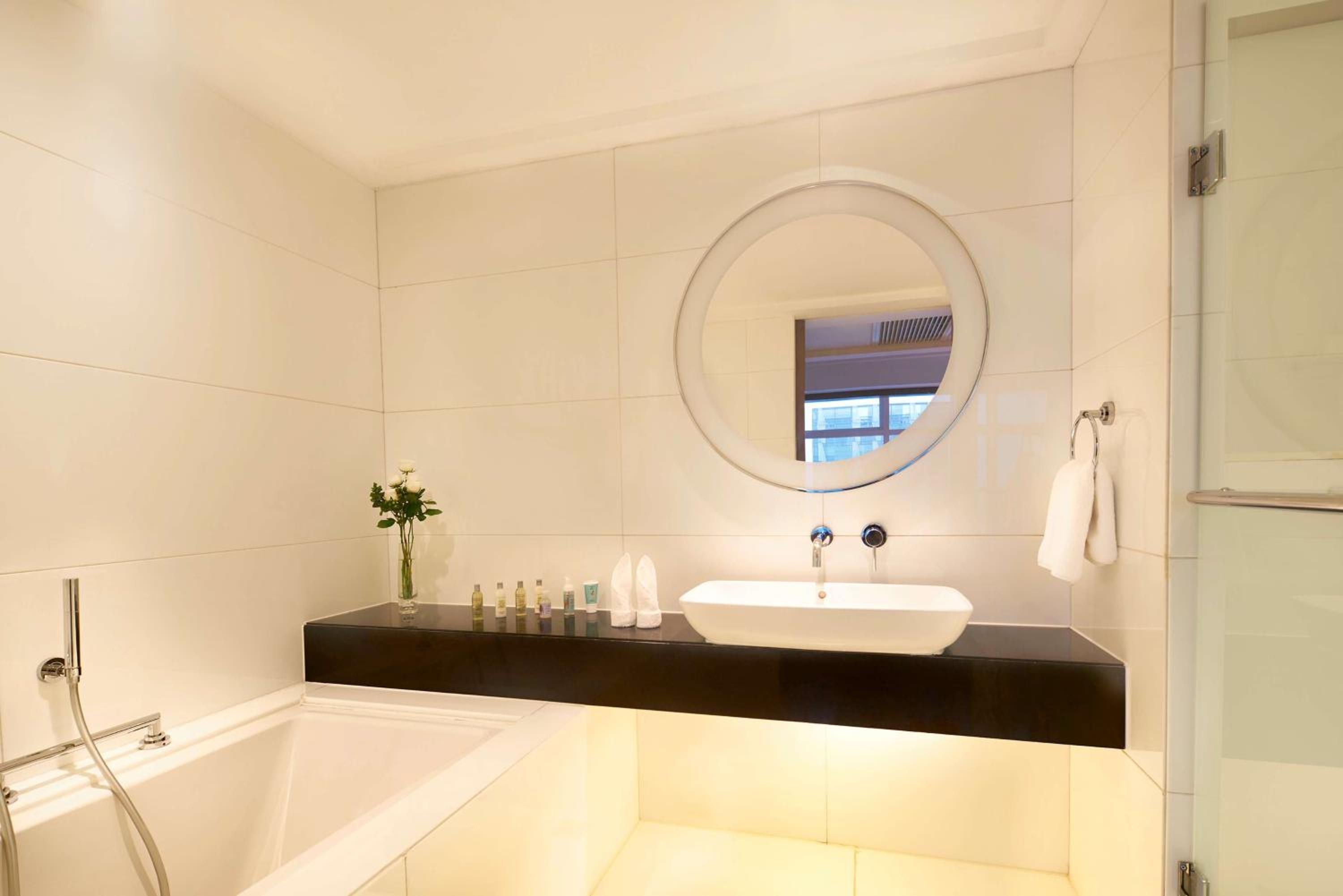 King Suite - Photo 3