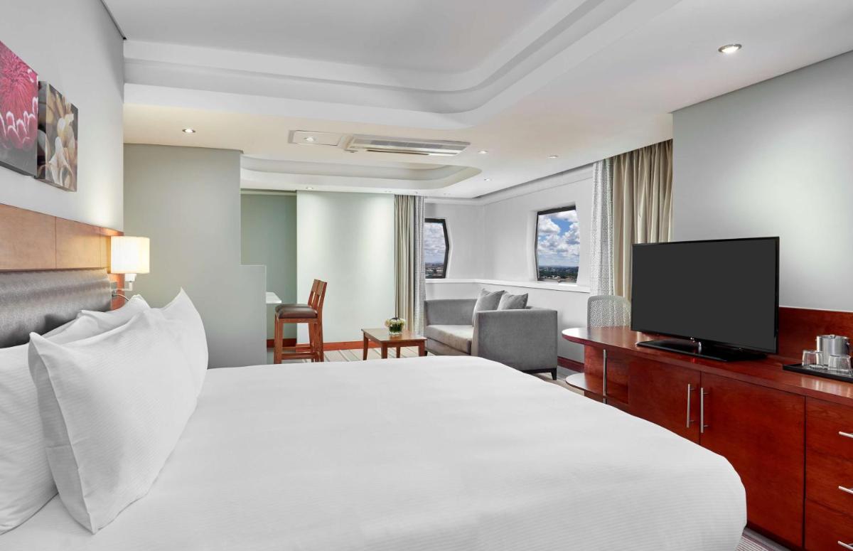 Junior King Suite photo 2