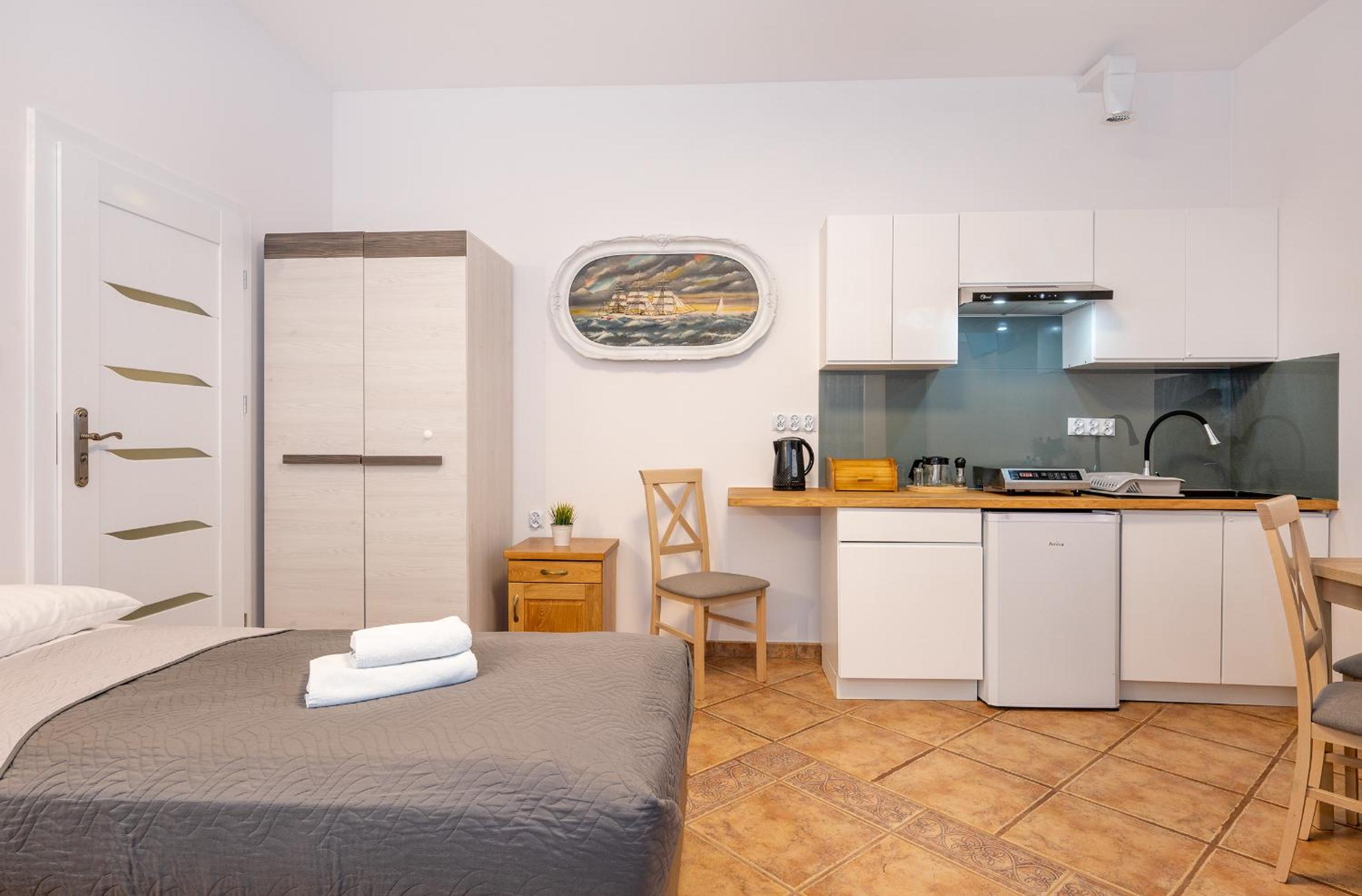 Standard Double or Twin Room photo 3