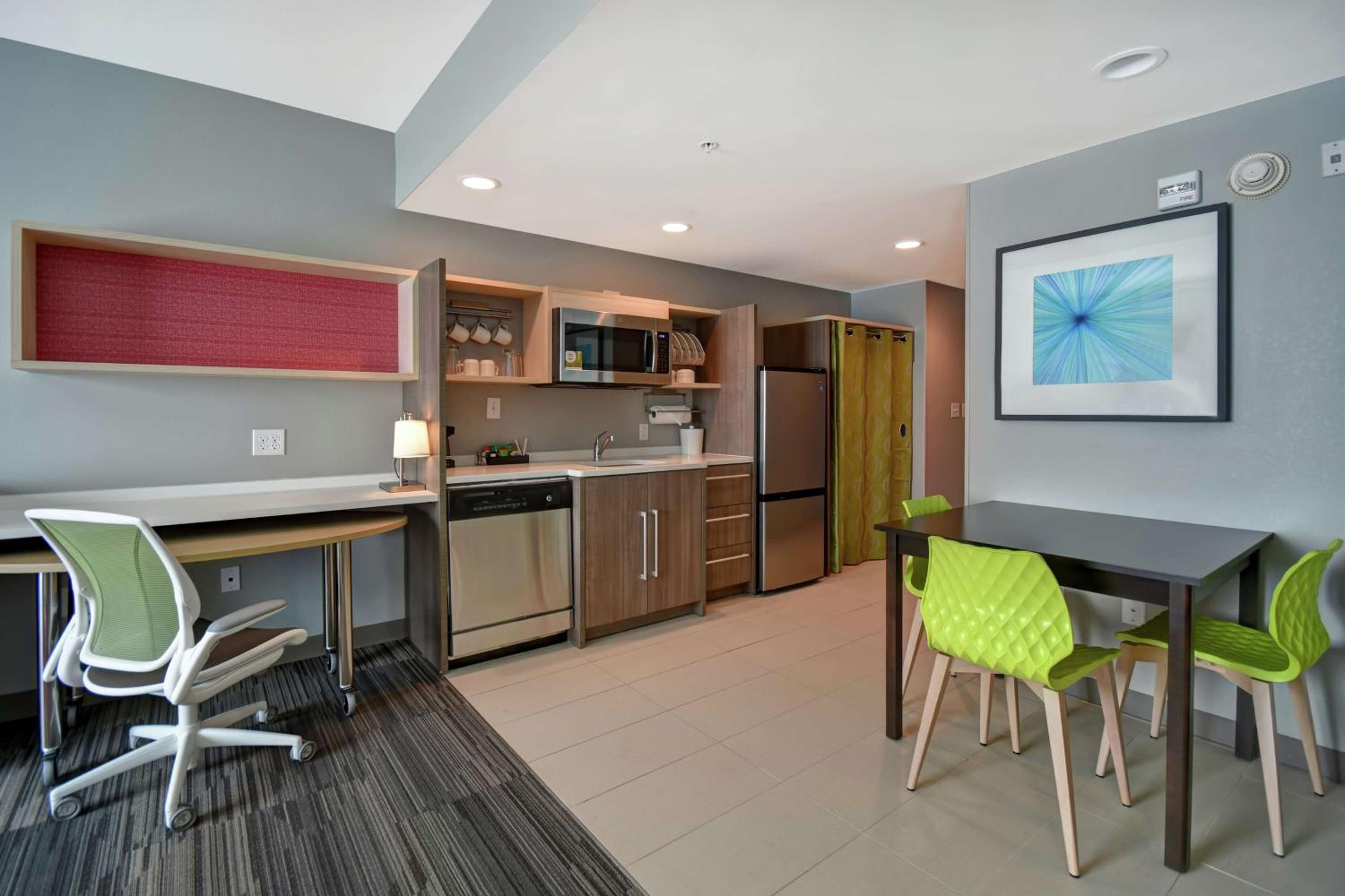 King Suite - Hearing Access/Non-Smoking - Photo 2