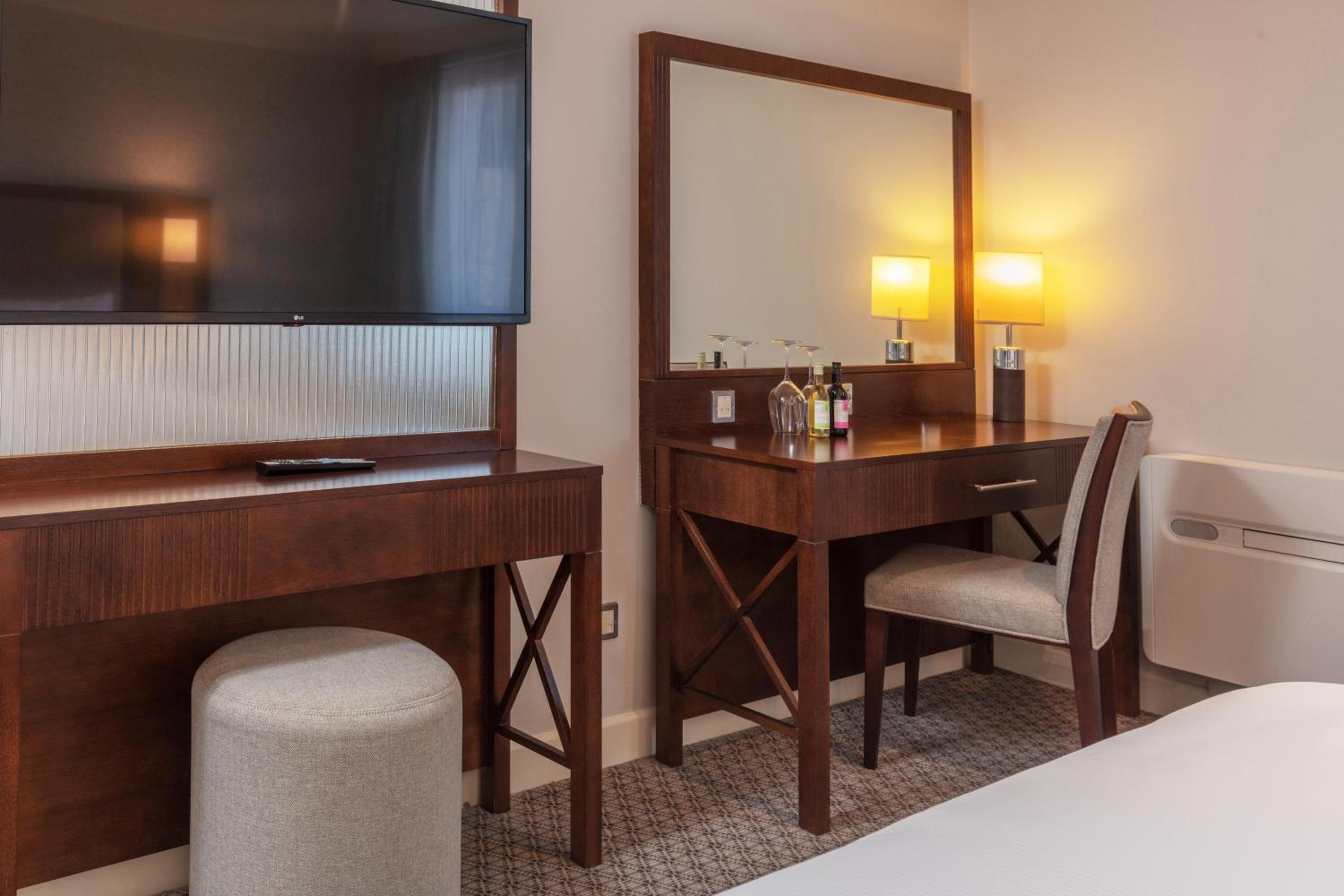 Superior King Room - Photo 3