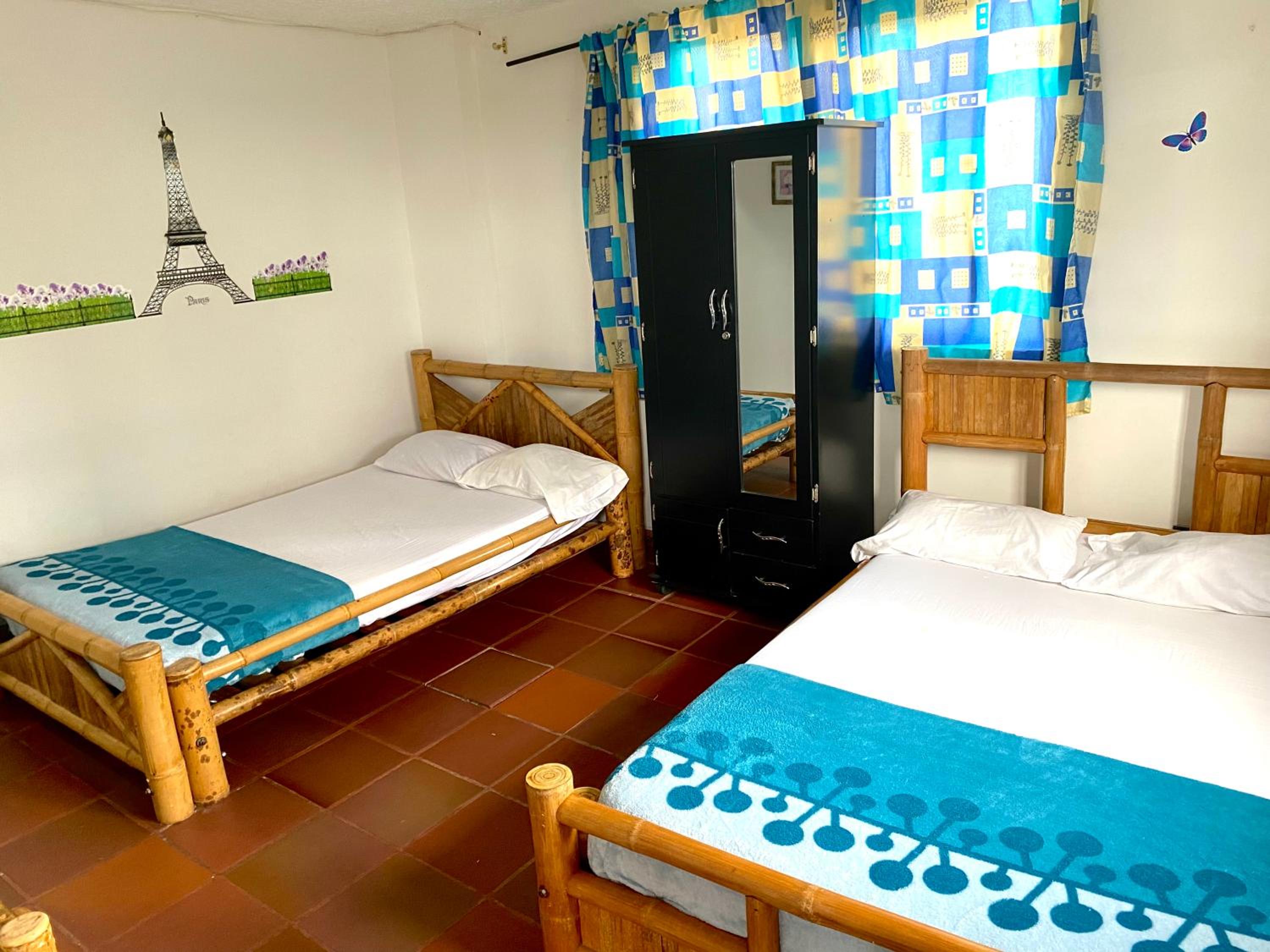 Quadruple Room with Private Bathroom photo 1