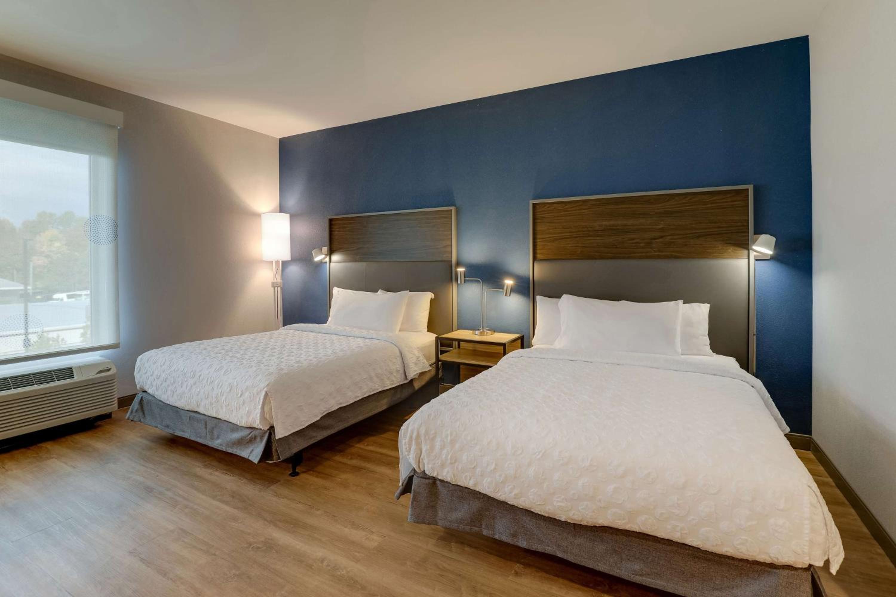 Queen Room with Two Queen Beds and Roll-In Shower - Mobility Access - Photo 2