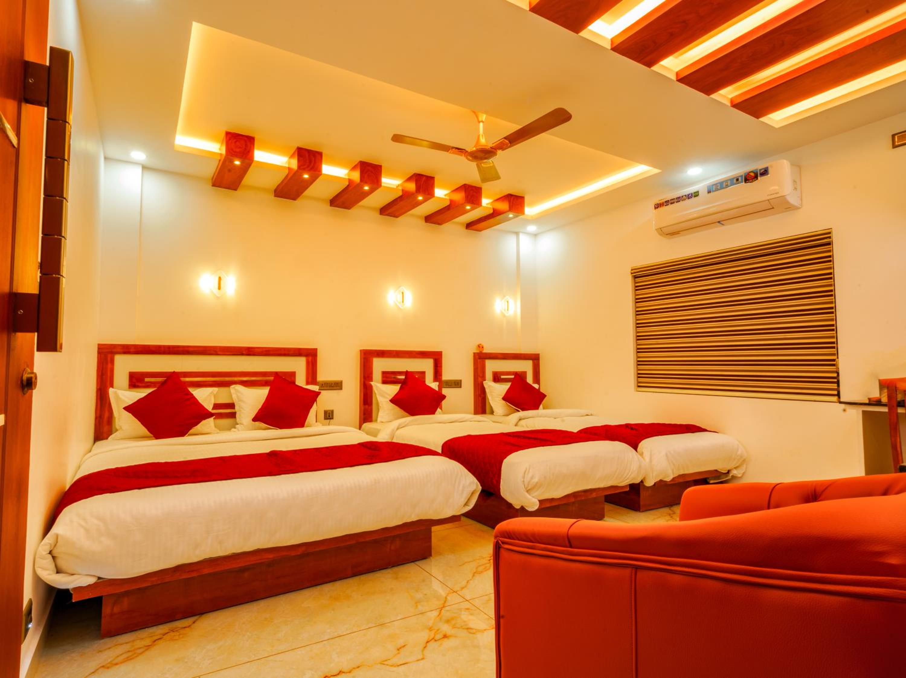 Deluxe Family Suite - Photo 1