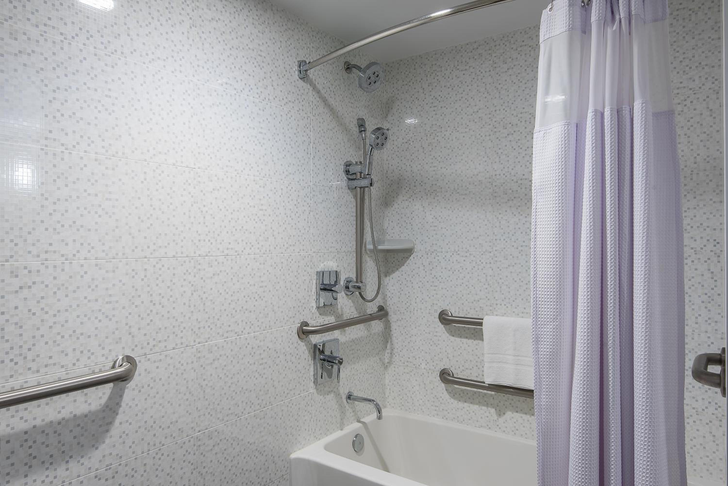 Standard King Room - Communications Accessible - Photo 2