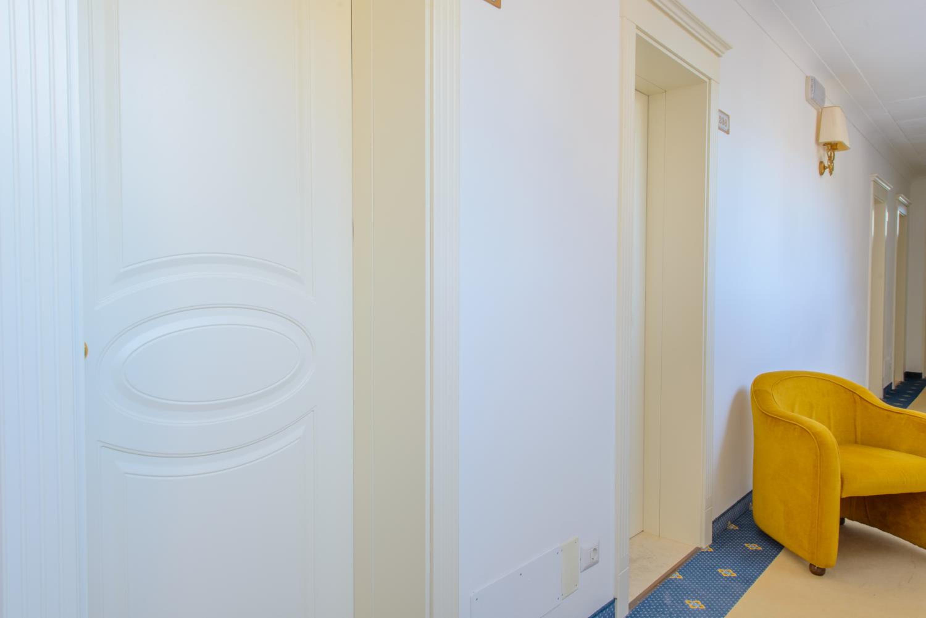 Economy Triple Room - Photo 6