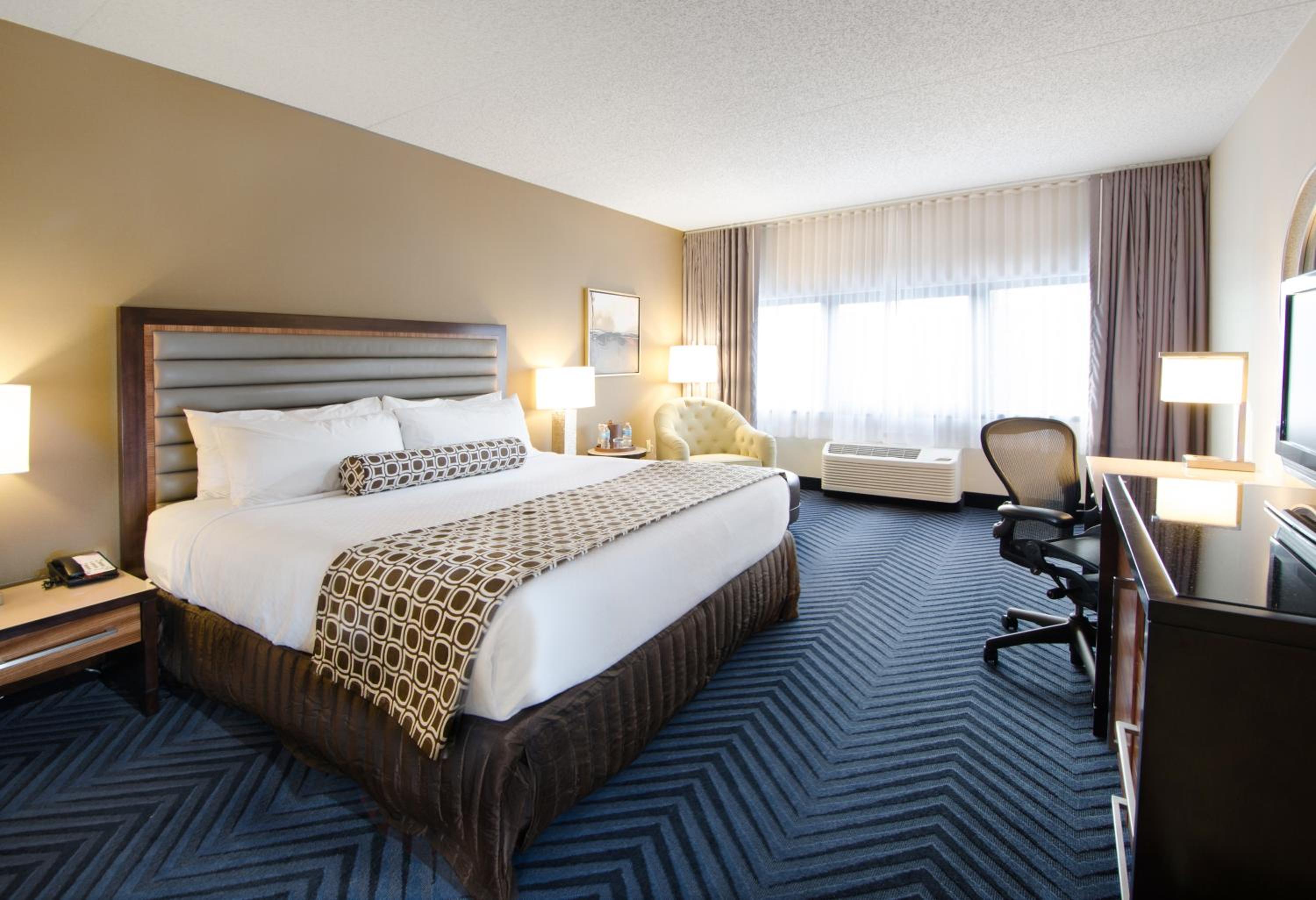 Standard King Room - Photo 2