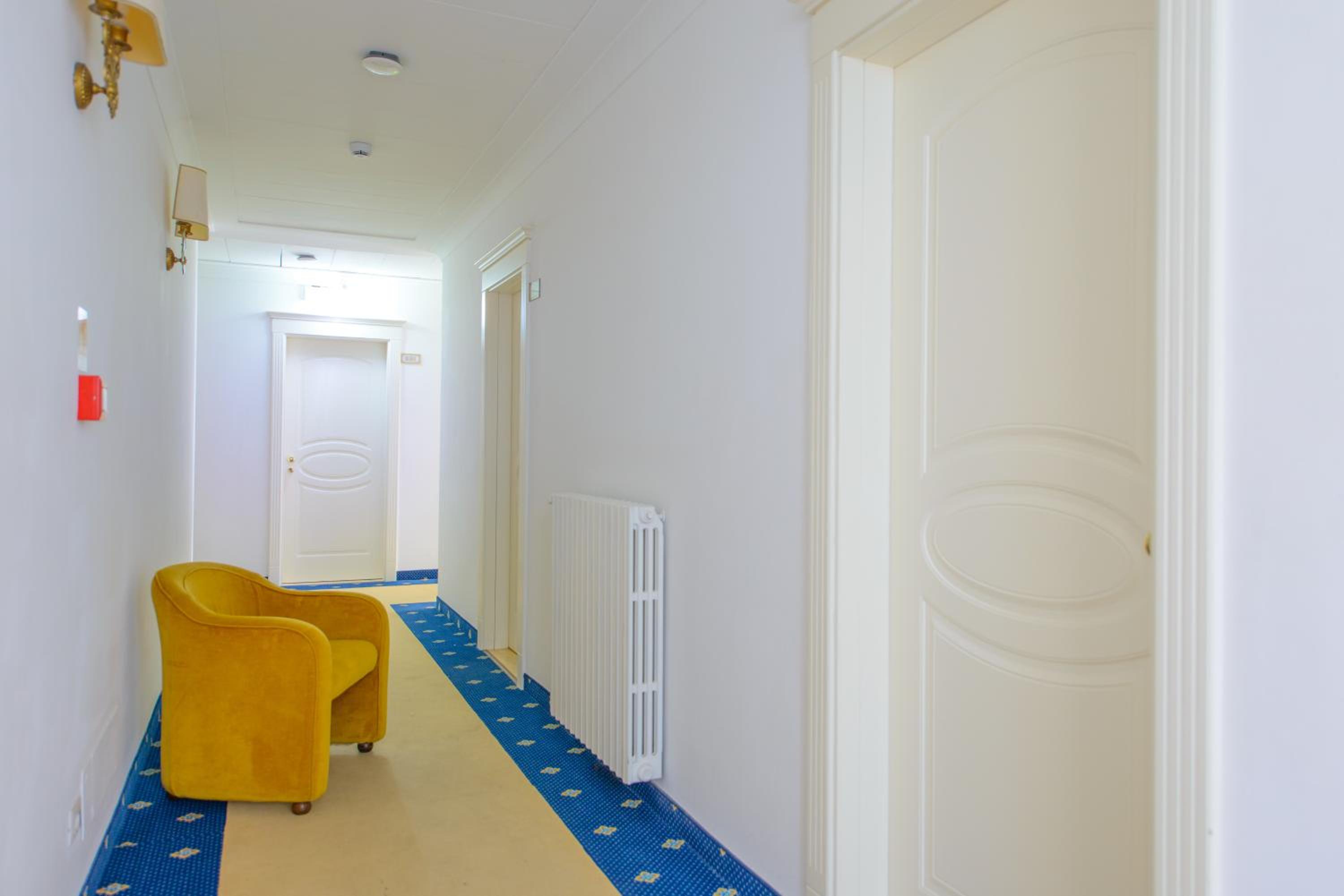Standard Double or Twin Room - Photo 3