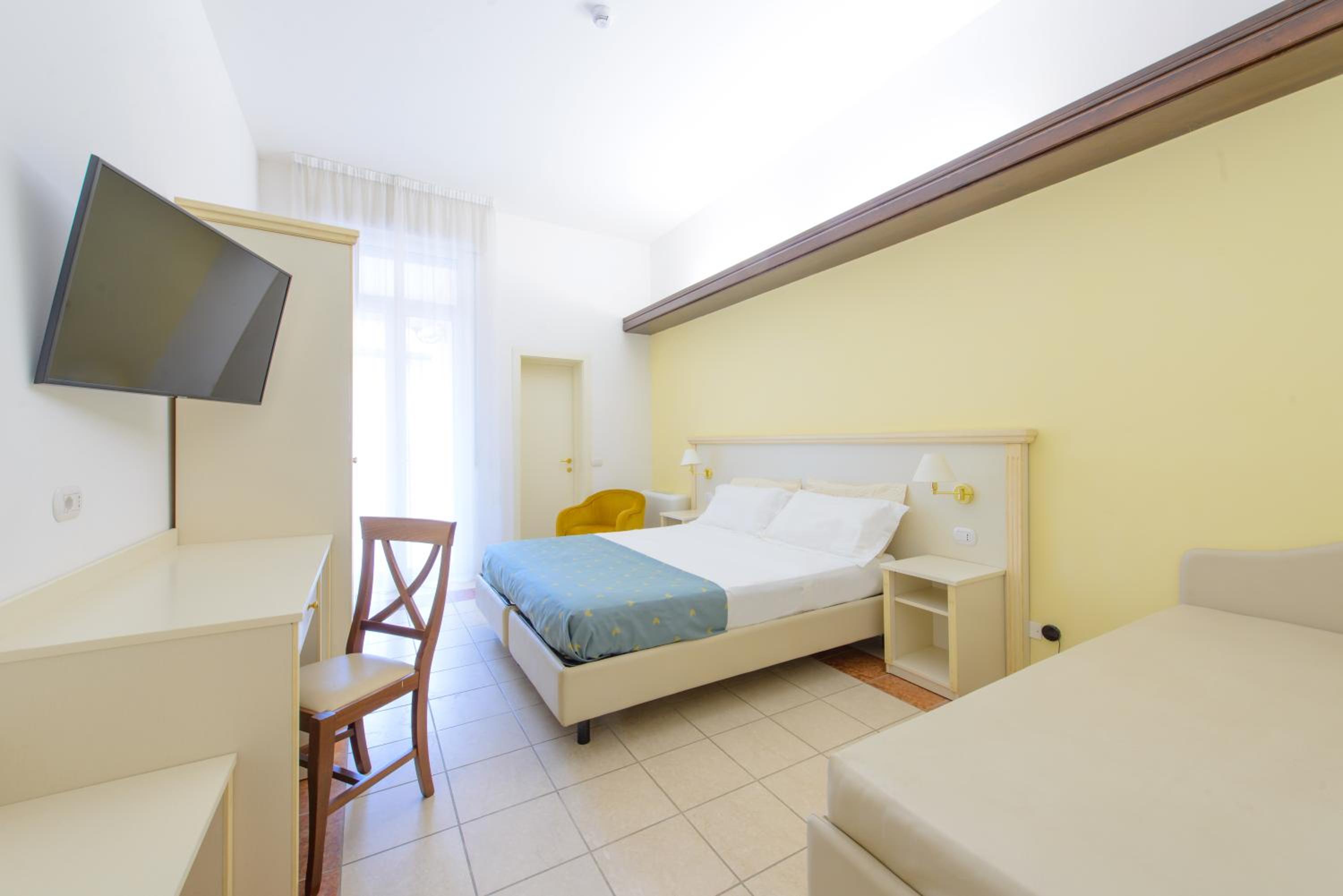 Classic Quadruple Room - Photo 4
