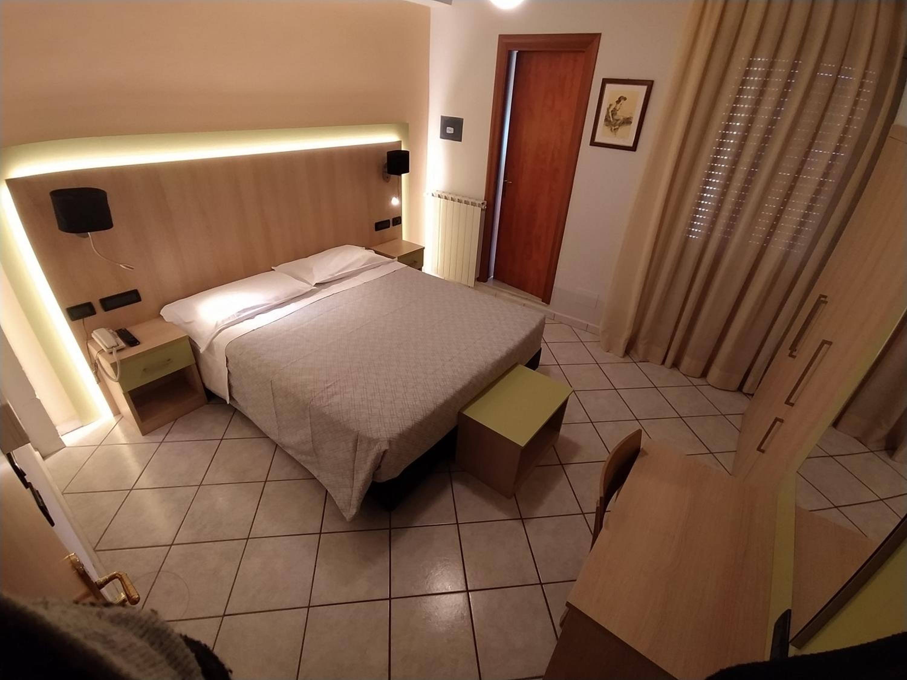 Double or Twin Room photo 3