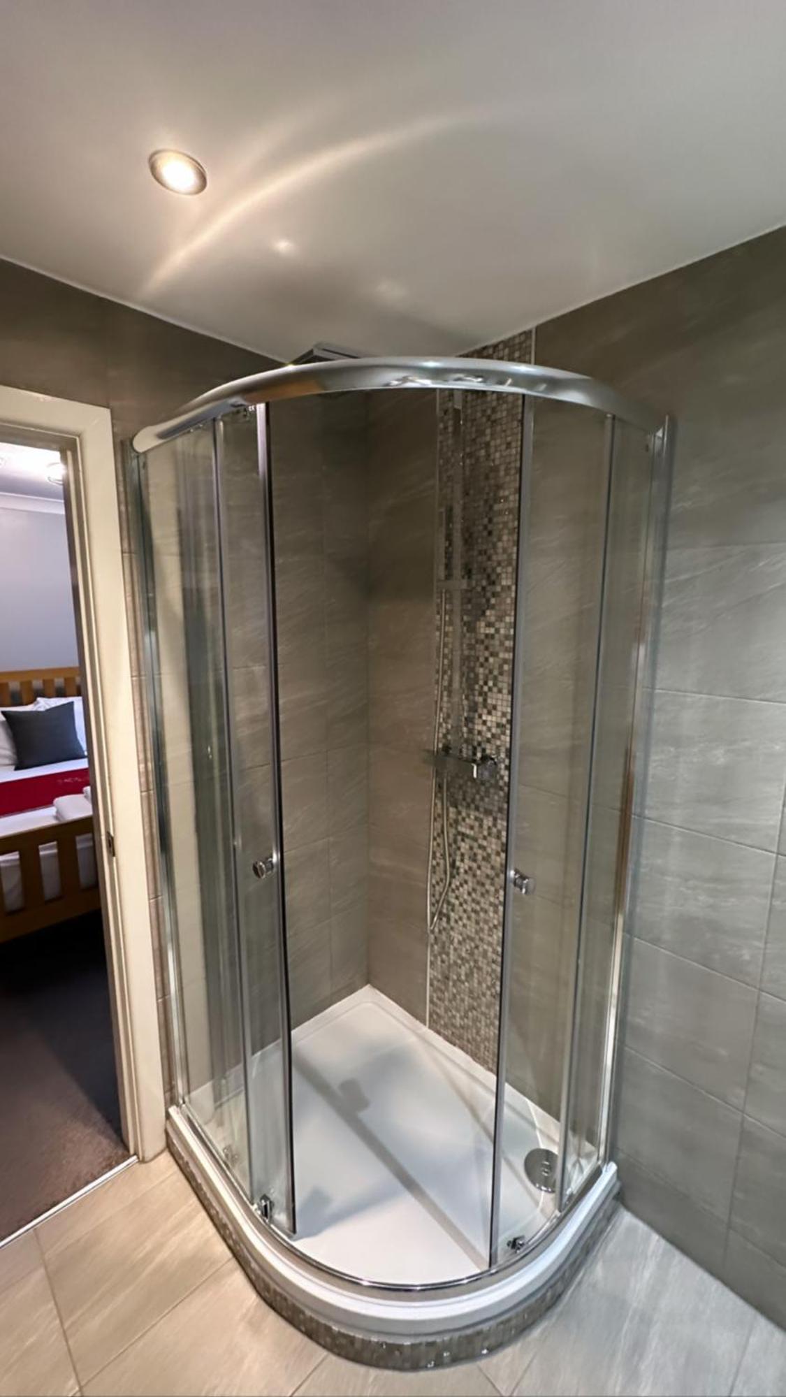 Double Room with Private Bathroom - Photo 3