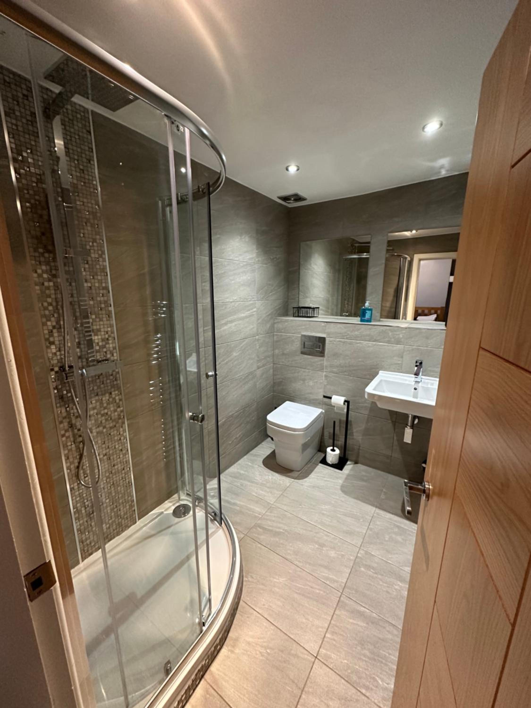 Double Room with Private Bathroom - Photo 1