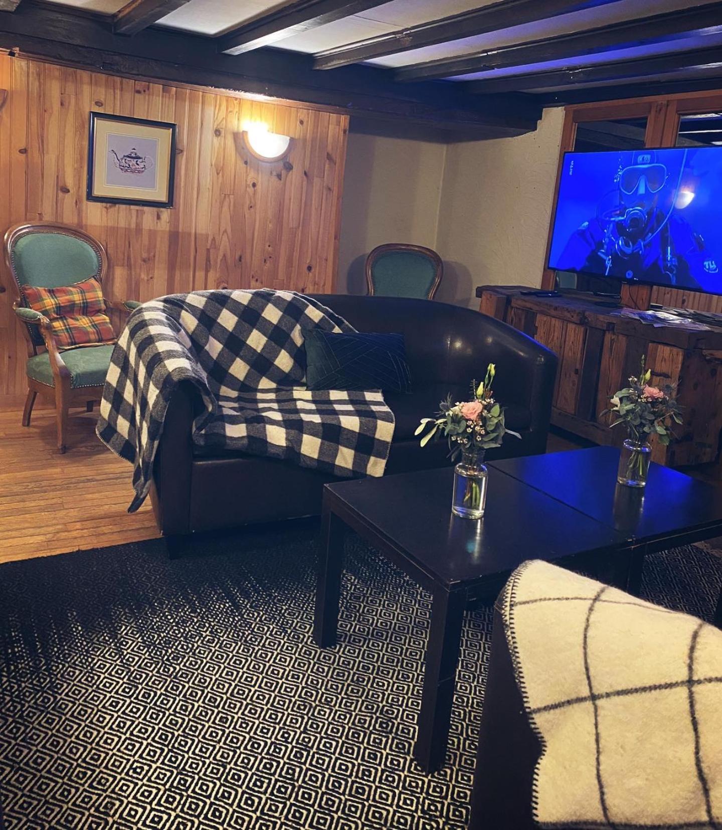 Standard Twin Room with Private Bathroom and Shared Toilets