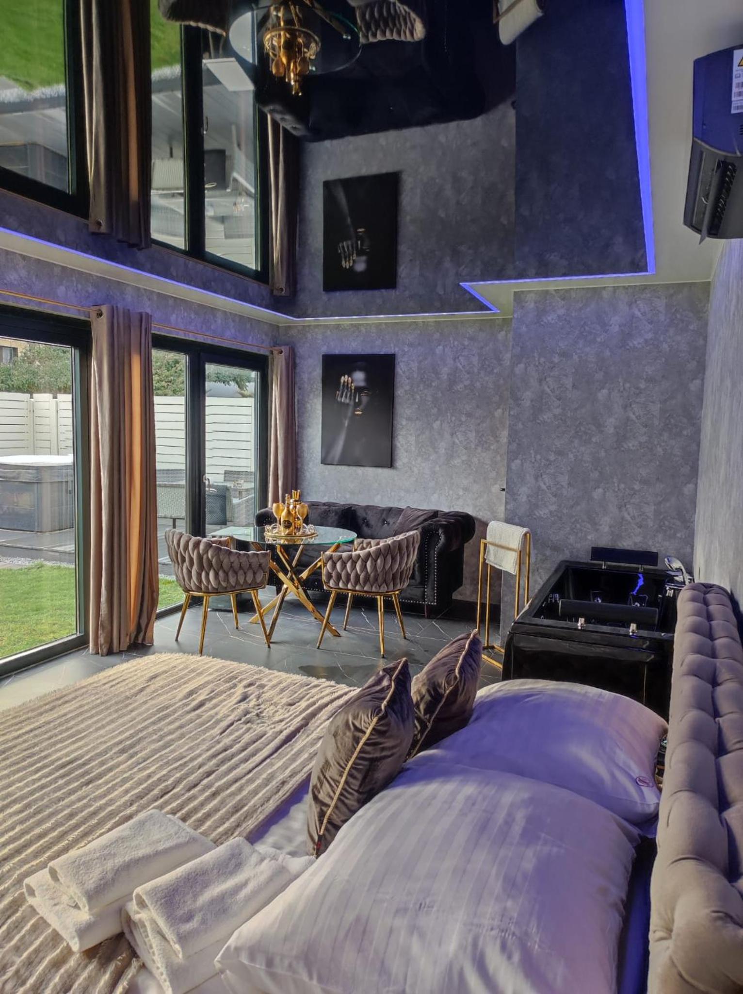 Apartment with Garden View
