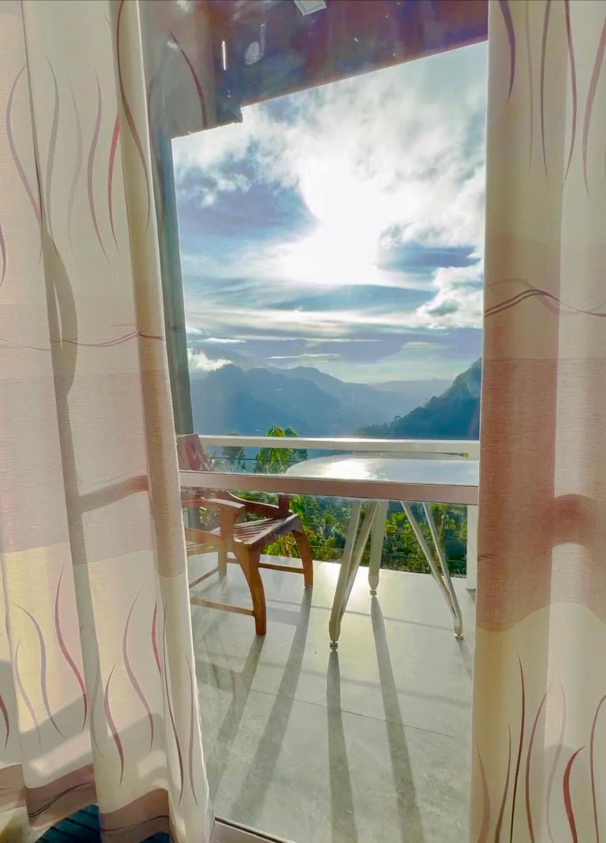 King Room with Mountain View