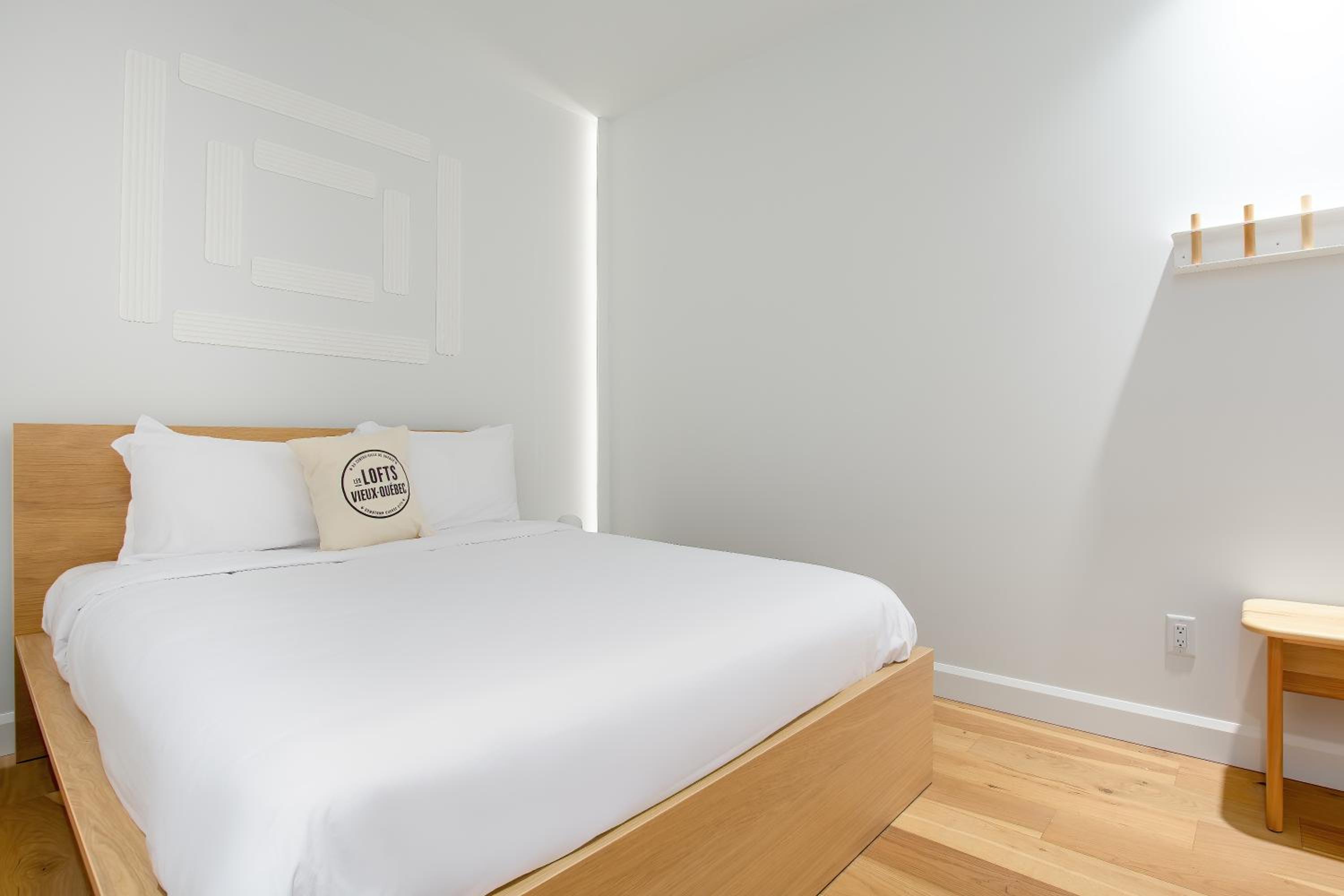 Loft - 1 queen bed - Photo 4