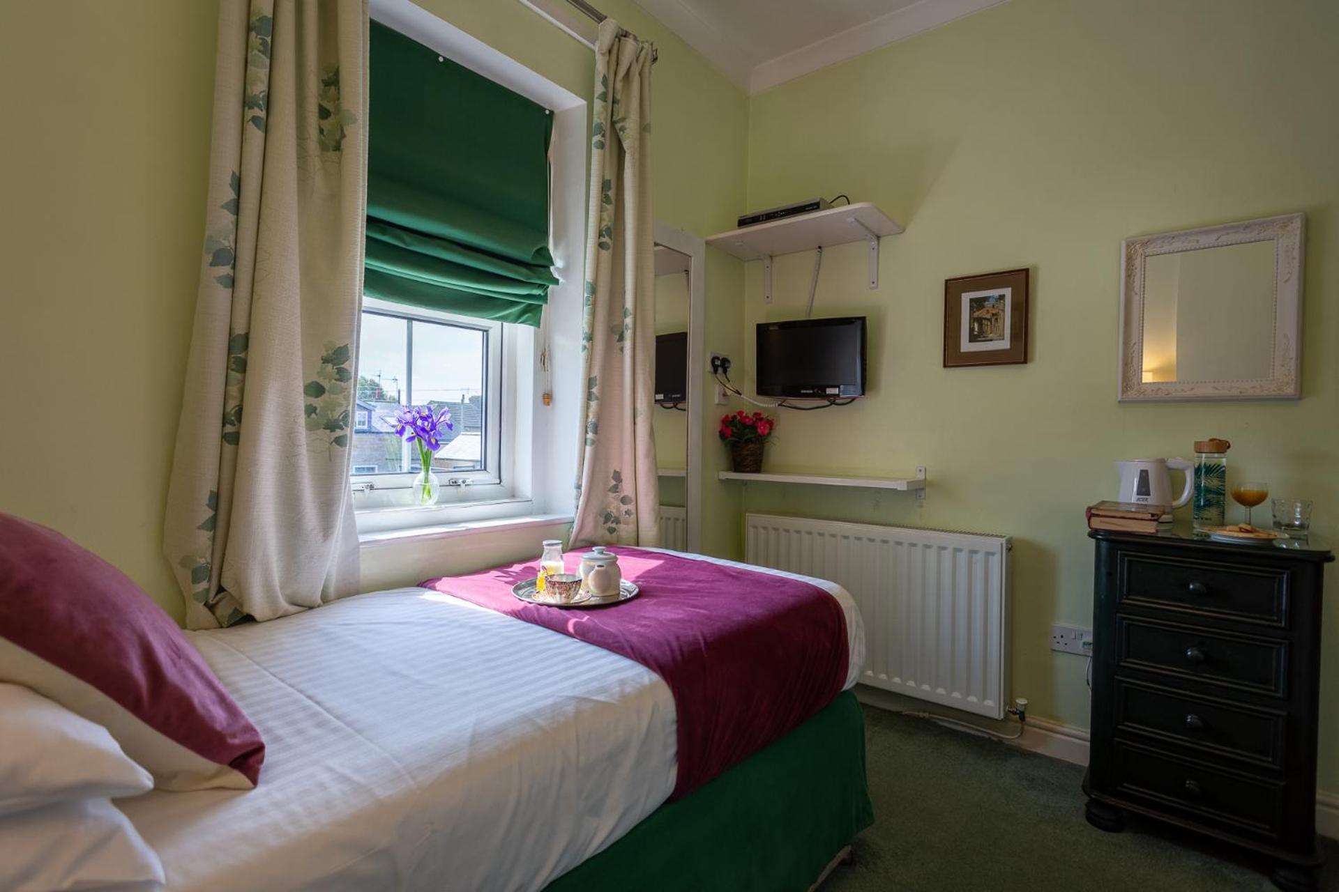 Single Room with Private Bathroom photo 2