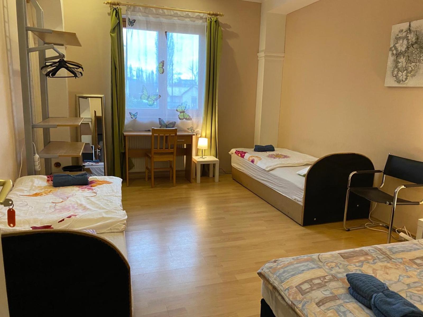 Basic Triple Room with Shared Bathroom