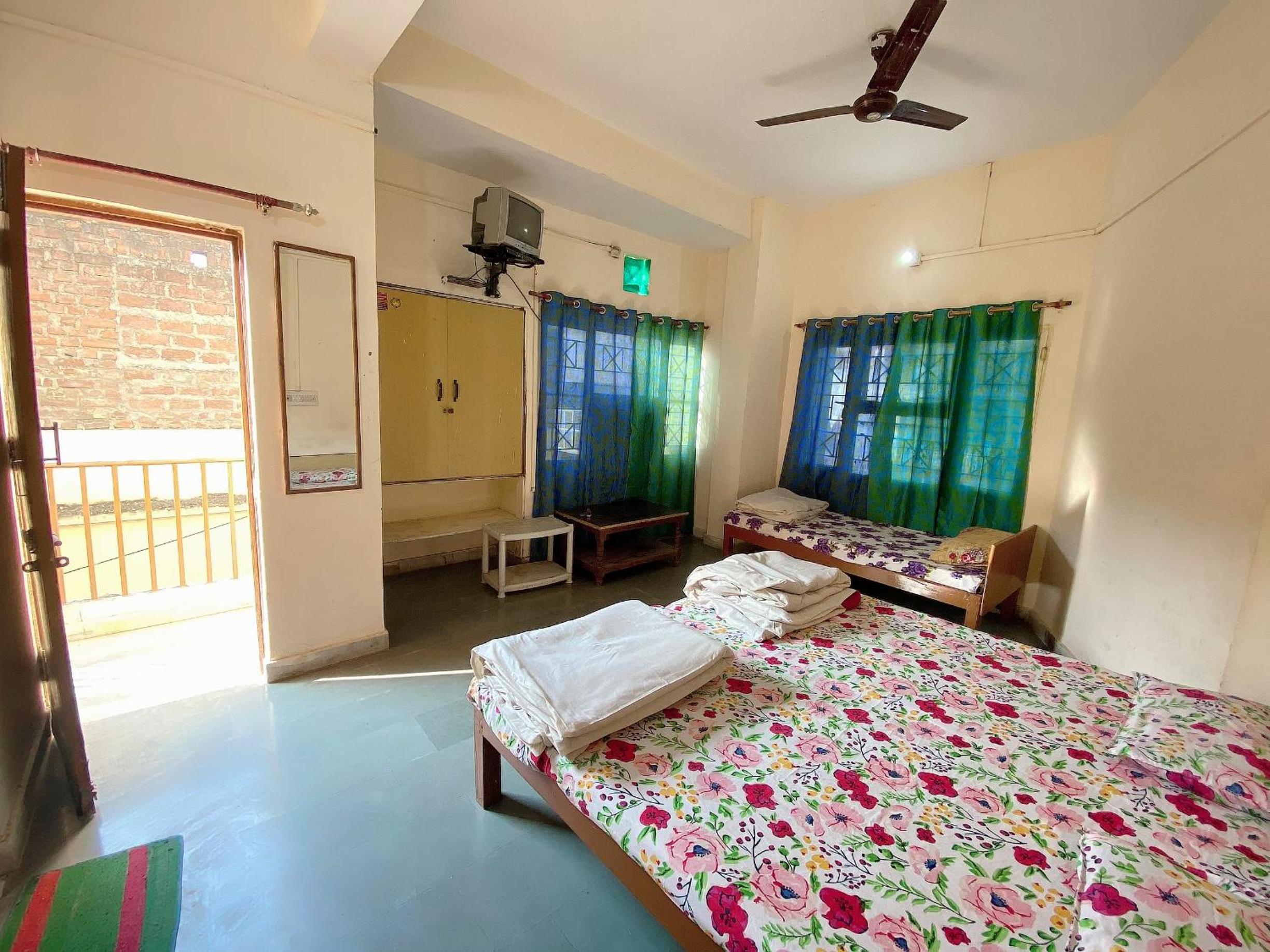 Standard Double Room - Photo 3