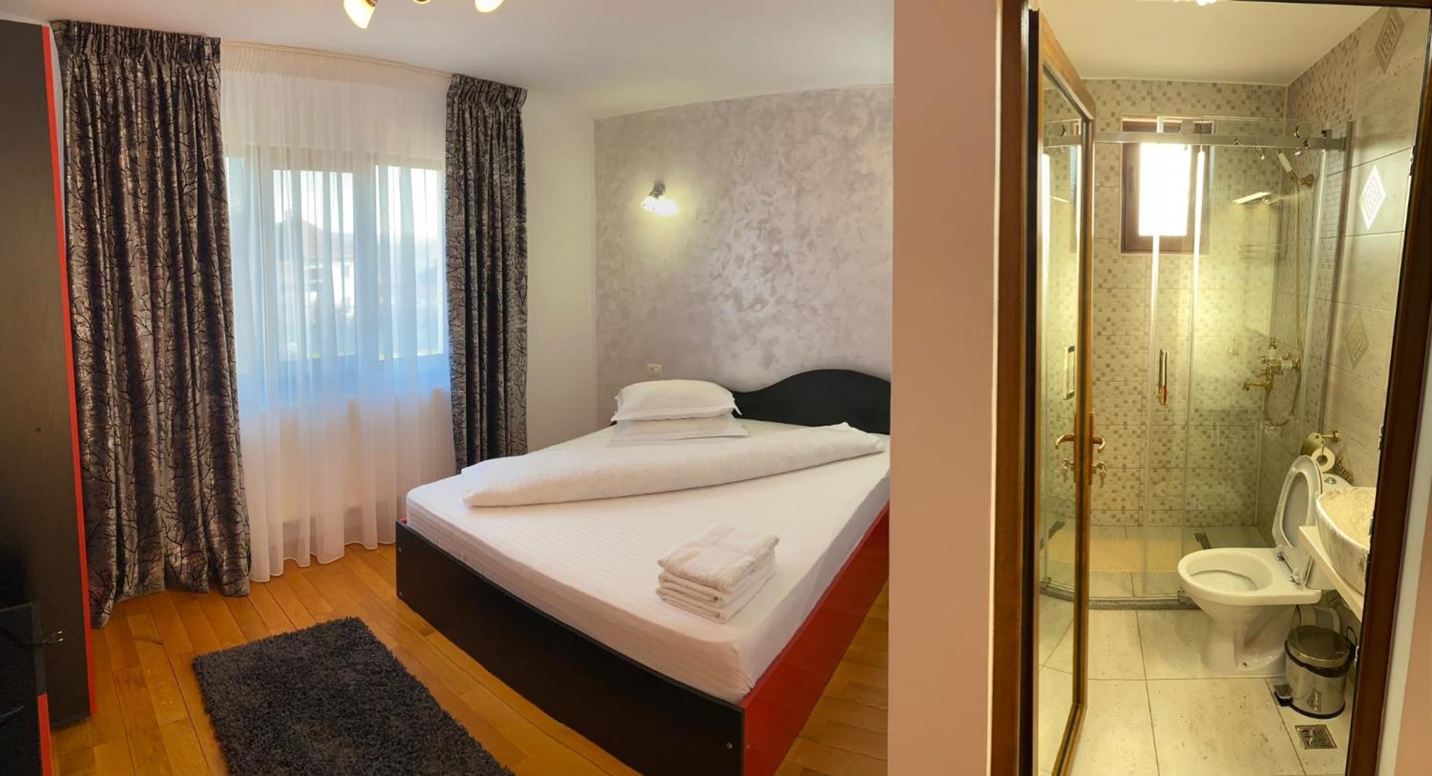 Double Room with Private Bathroom photo 2
