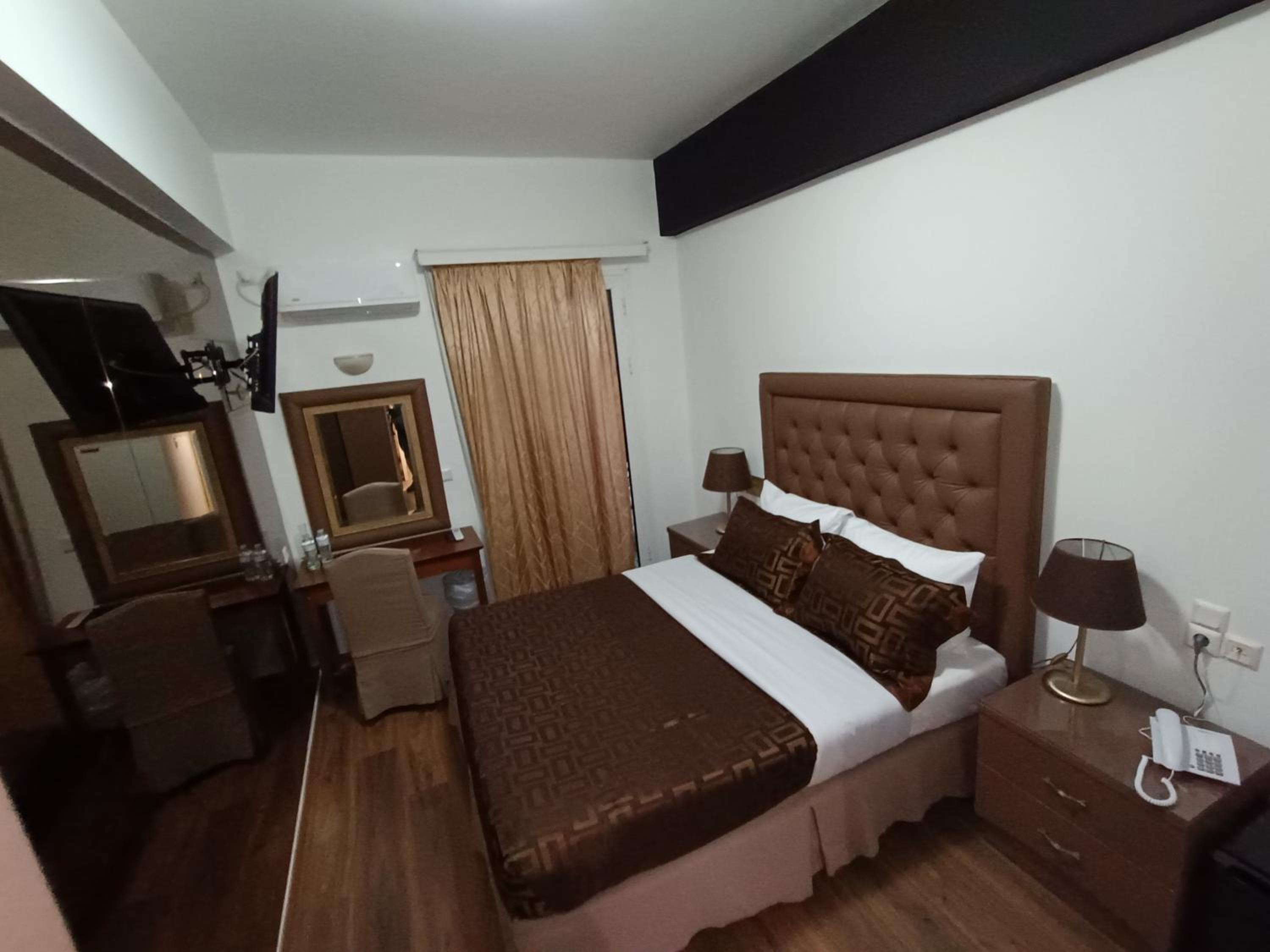 Double or Twin Room - Photo 5