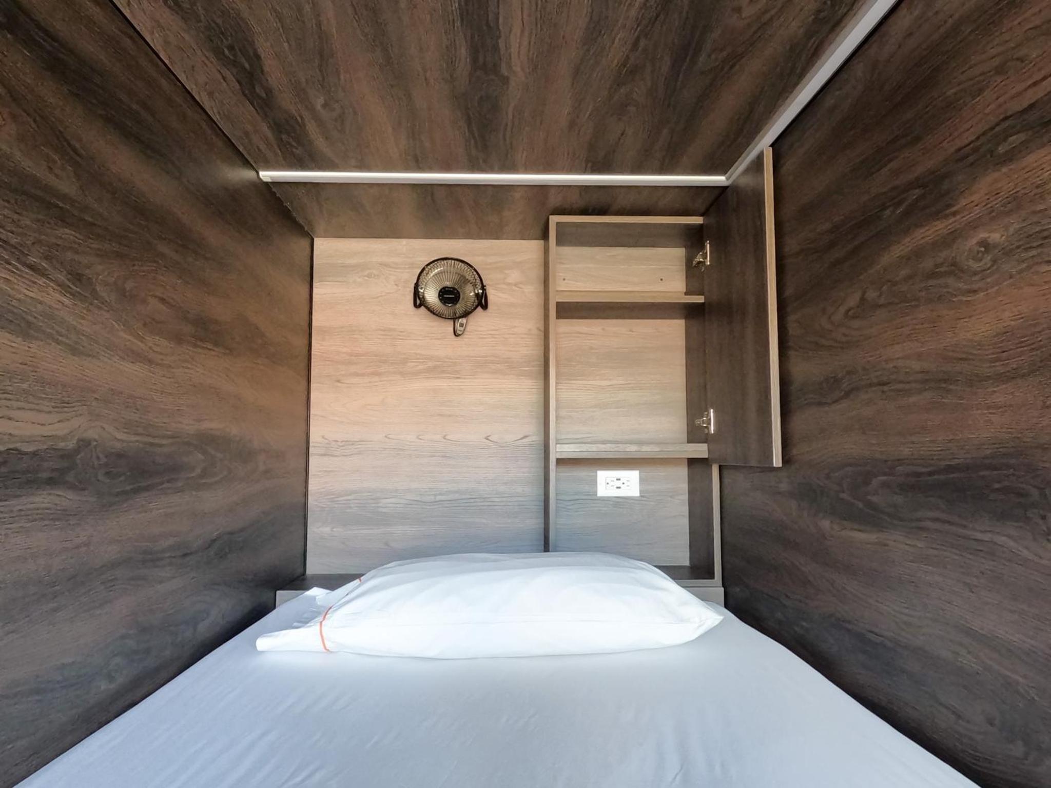 Bed in 8-Bed Dormitory Room photo 1