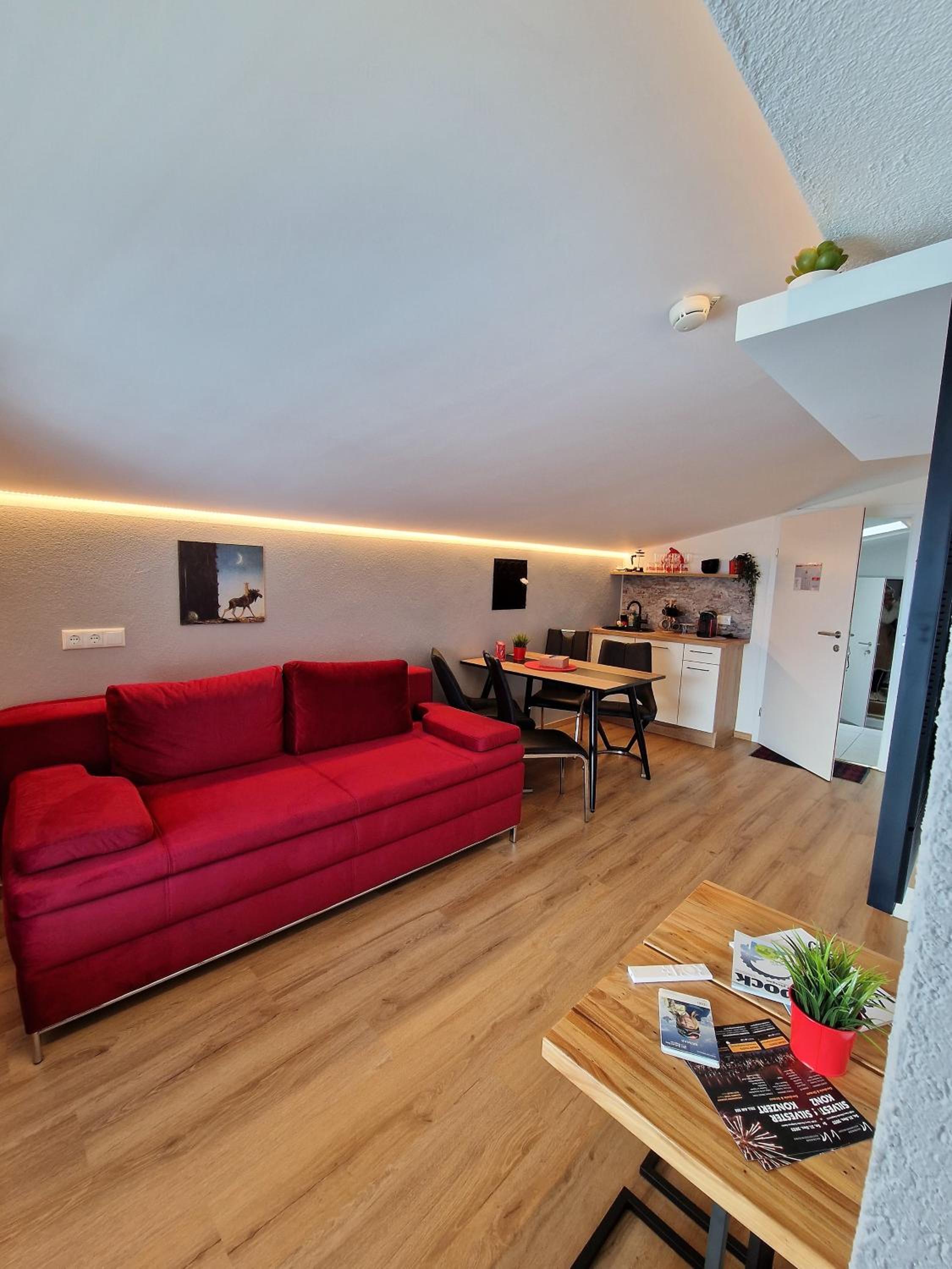 One-Bedroom Apartment photo 1