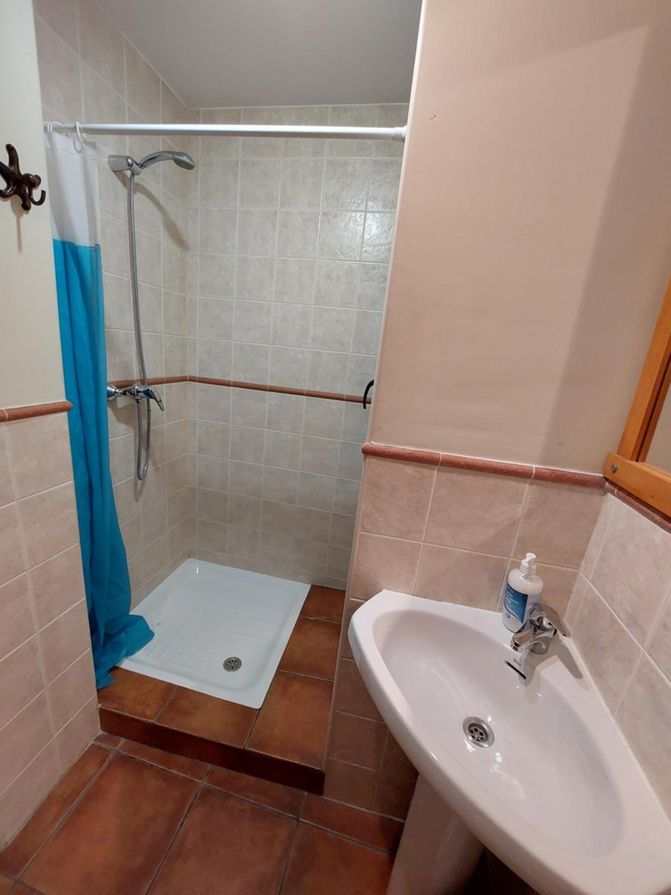 Single Room with Private Bathroom photo 2
