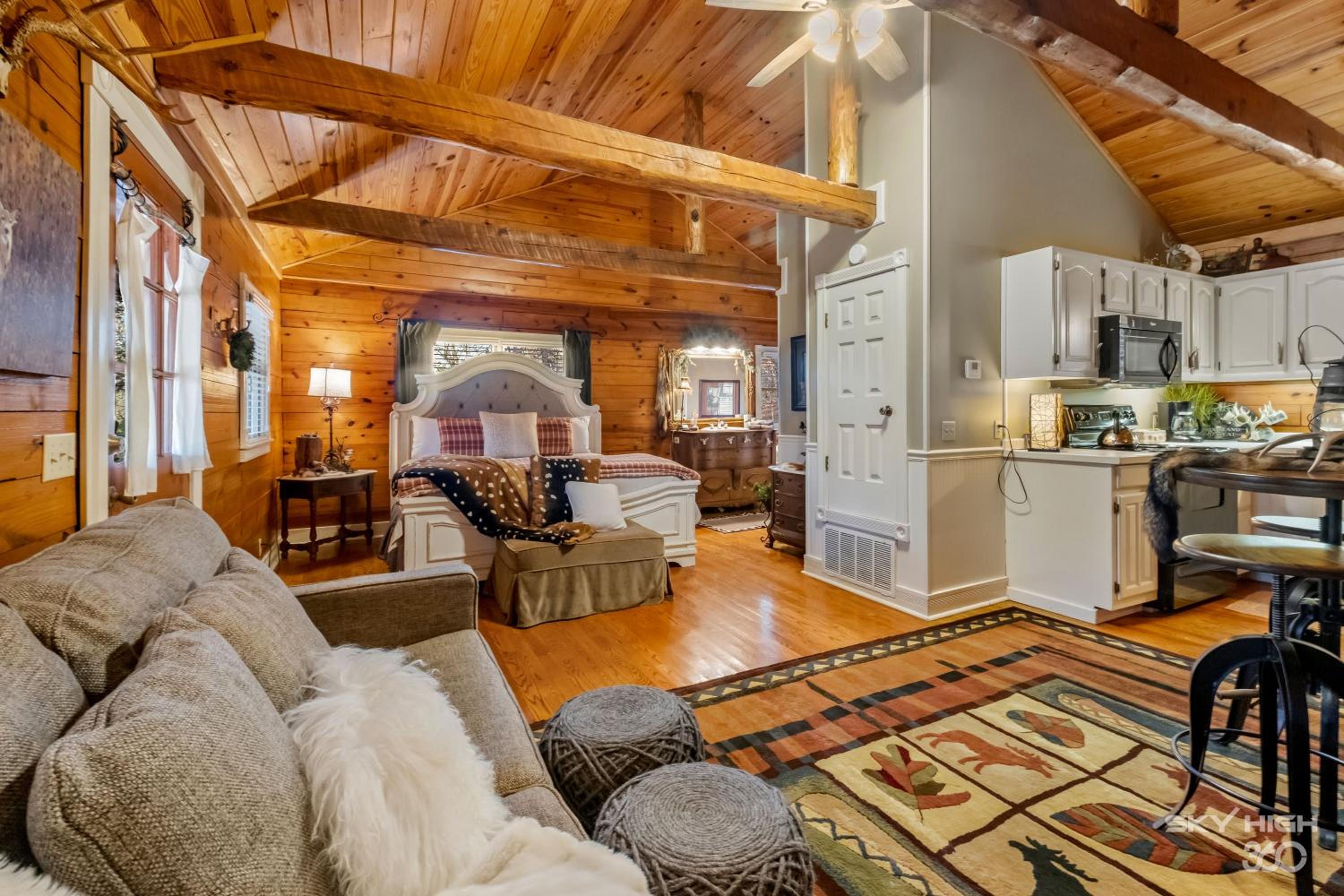 Whitetail One-Bedroom Cottage with Spa Bath – Forest View photo 1