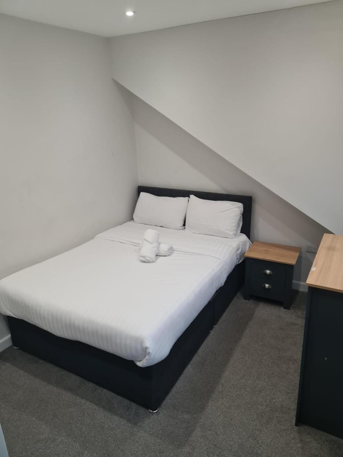 Room 3 - Photo 1