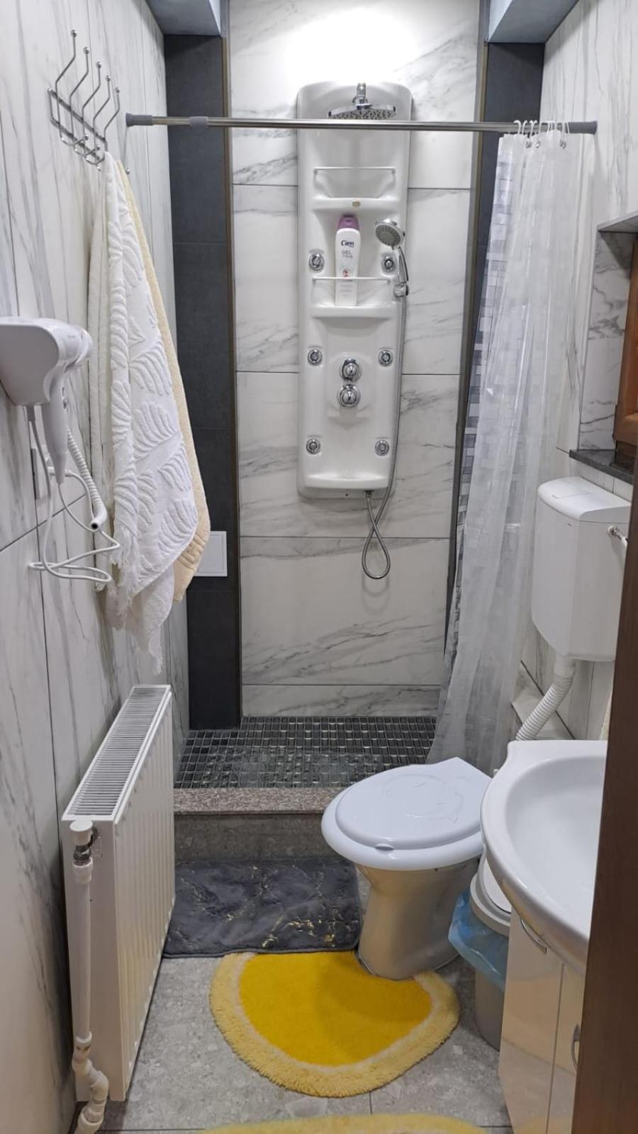 Family Room with Private Bathroom - Photo 4