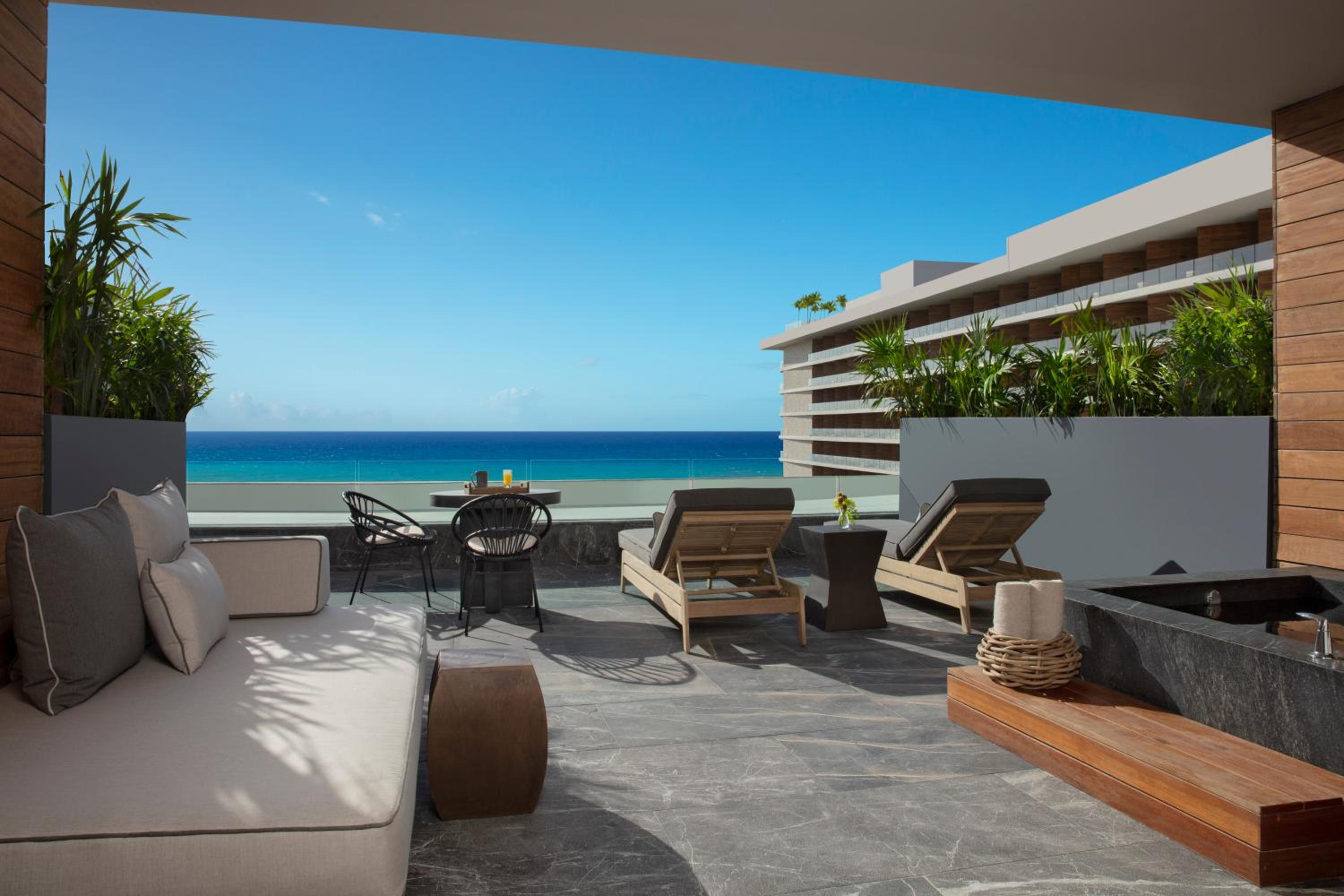 Preferred Club Superior Junior Suite King Ocean View - Photo 5