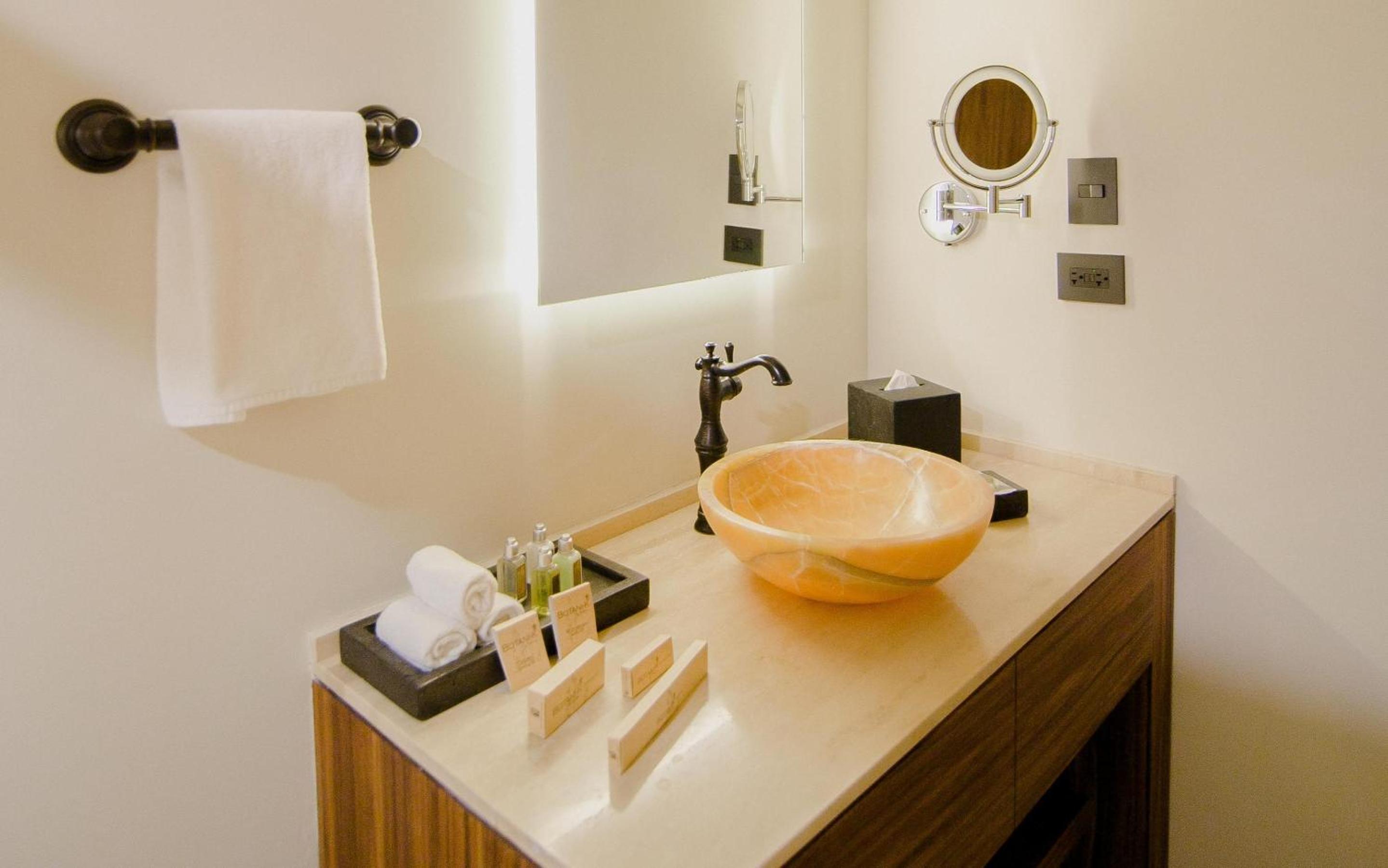 Standard King Room - Photo 3