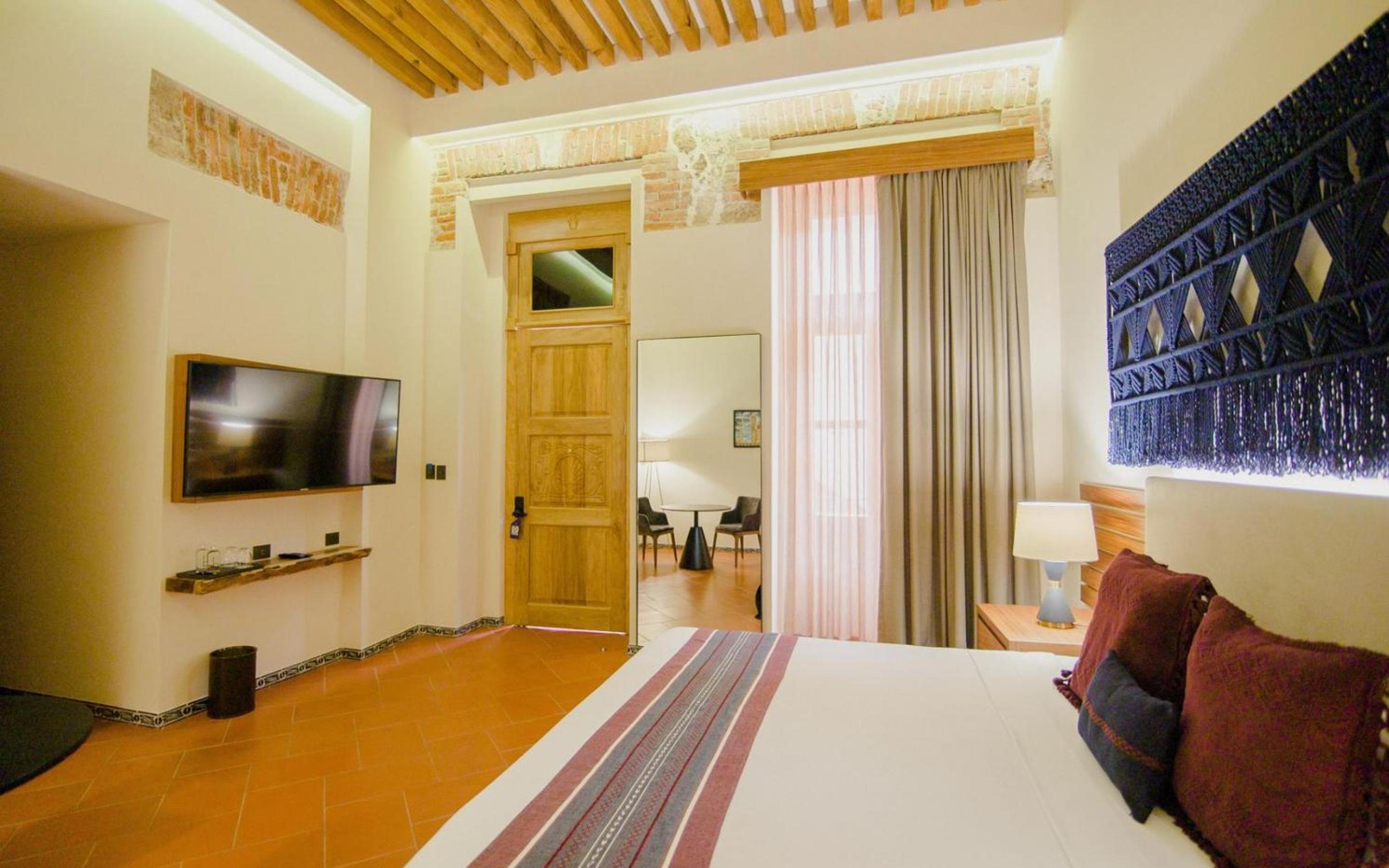 Standard King Room - Photo 4